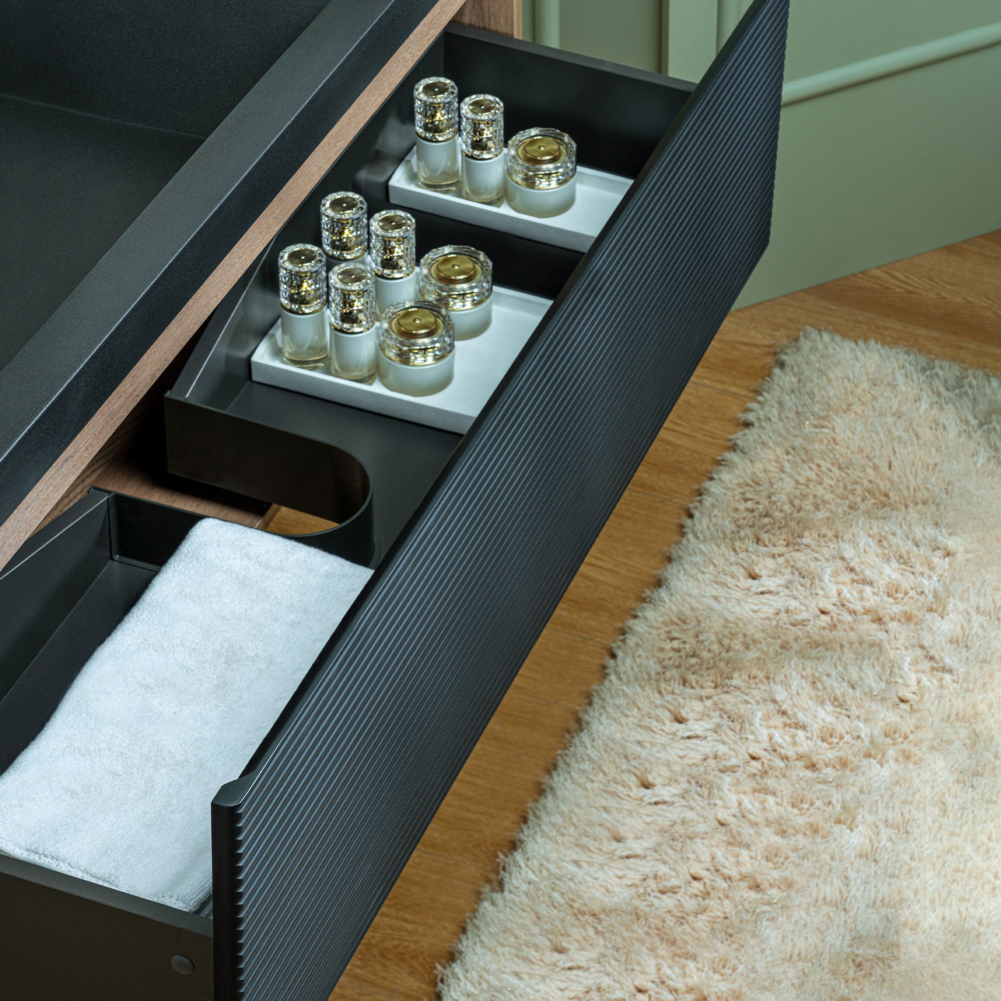WOODBRIDGE 29-1/2 in. W x 19-5/8 in. D Wall Mounted Floating Multi-layer Engineering Wood Bathroom Vanity with Premium Black Sintered Stone Vanity Top