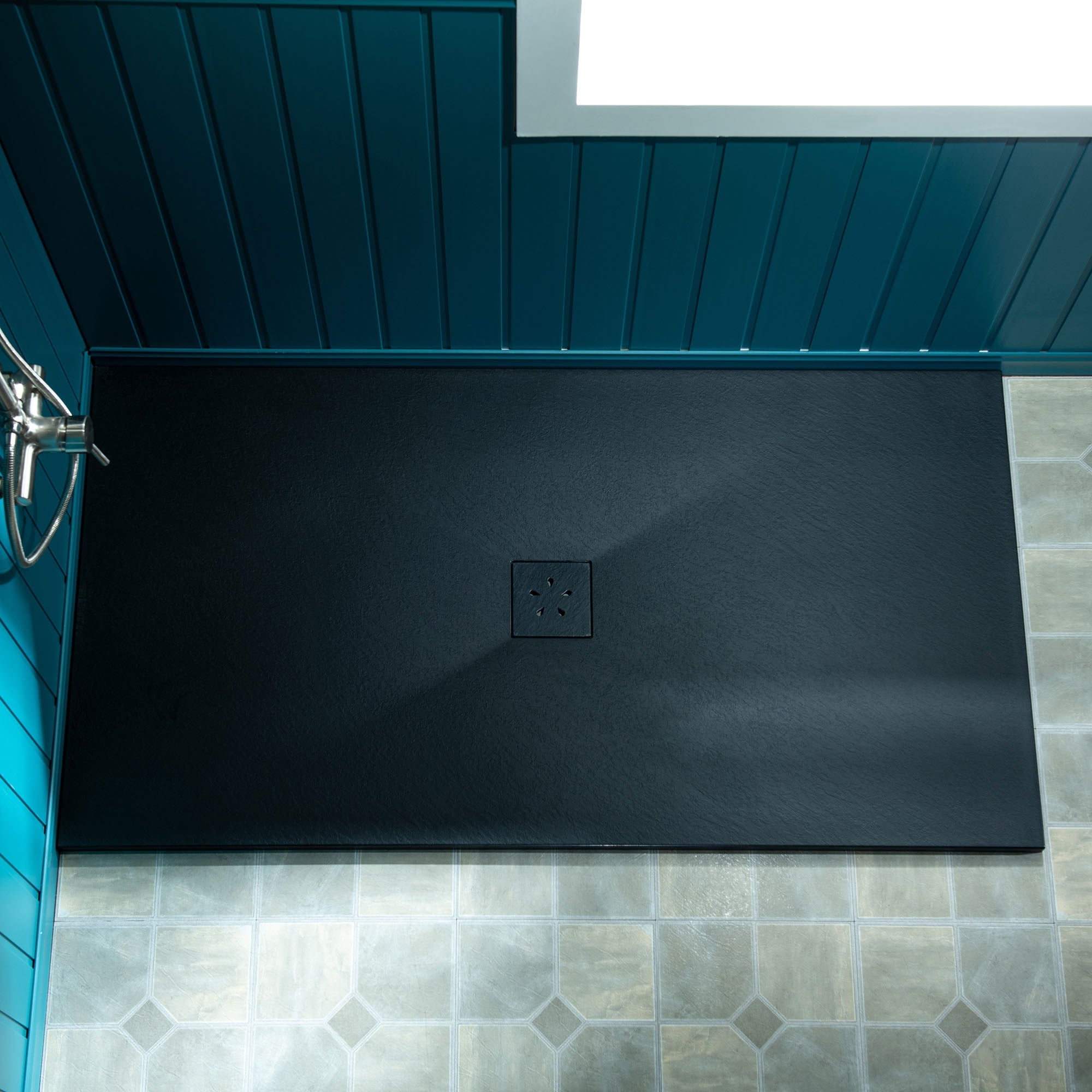 WOODBRIDGE 47.75-in L x 32-in W Zero-Threshold End-Drain Shower Base with Center Drain Placement, Matching Decorative Drain Plate and Tile Flange