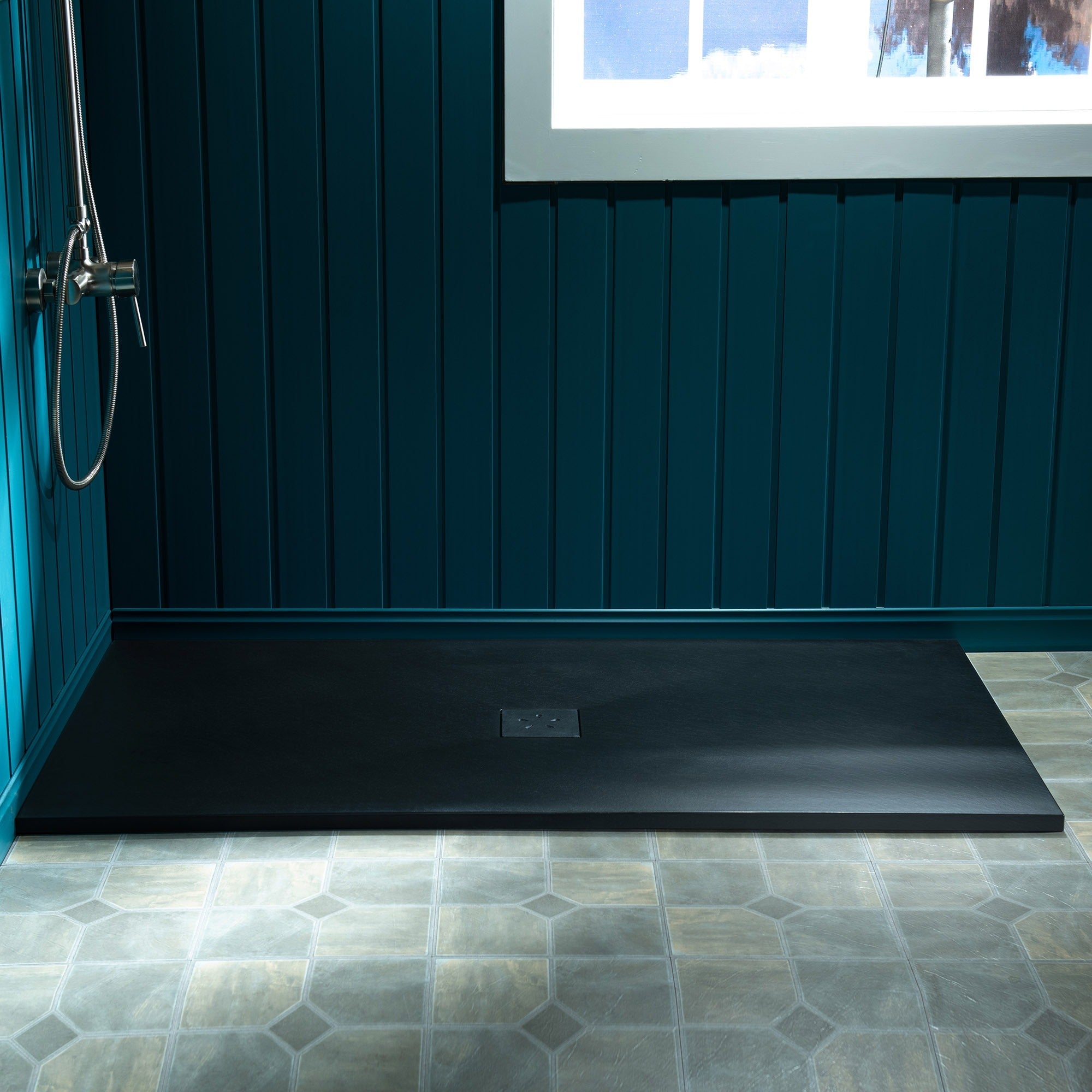 WOODBRIDGE 47.75-in L x 32-in W Zero-Threshold End-Drain Shower Base with Center Drain Placement, Matching Decorative Drain Plate and Tile Flange