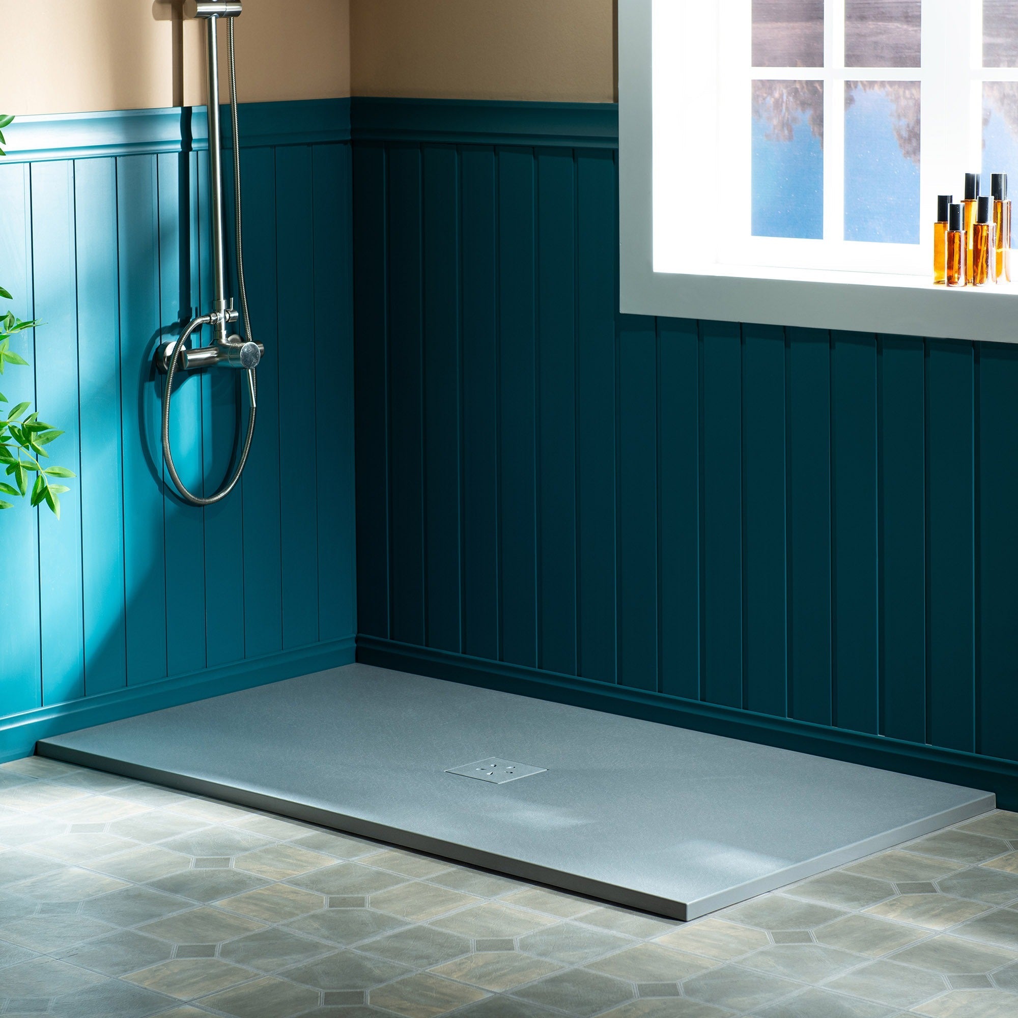 WOODBRIDGE Zero Threshold 48" x 36" Solid Surface Shower Base Center Drain