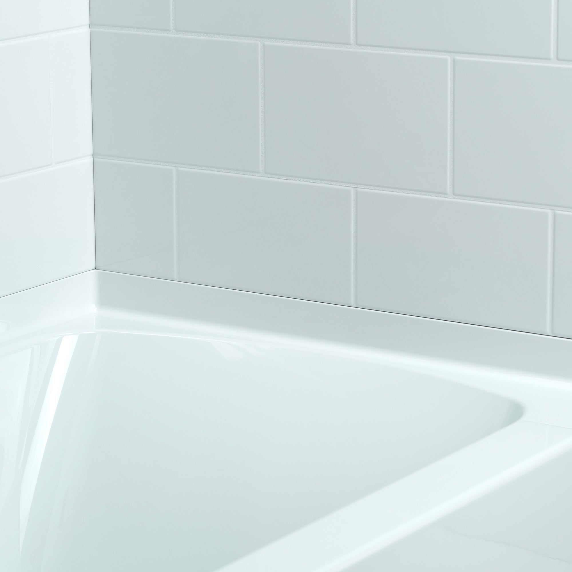 Woodbridge 60” x 32” Alcove Soaking Tub & 4-Piece Surround Combo