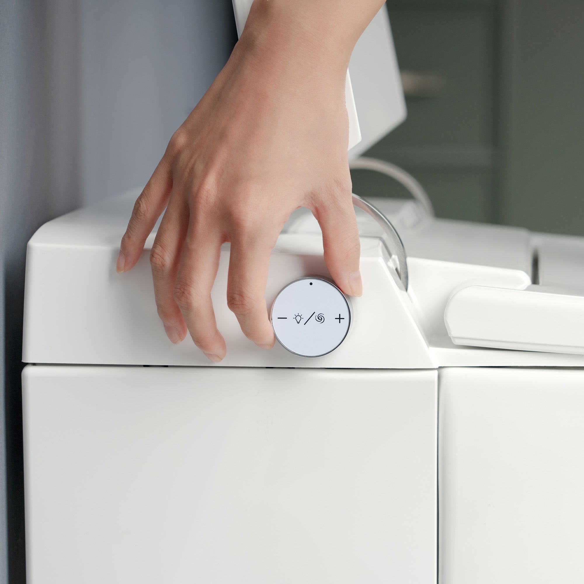 WOODBRIDGE CHT002 Smart Toilet with Auto Open/Close, Foot Sensor & Heated Seat
