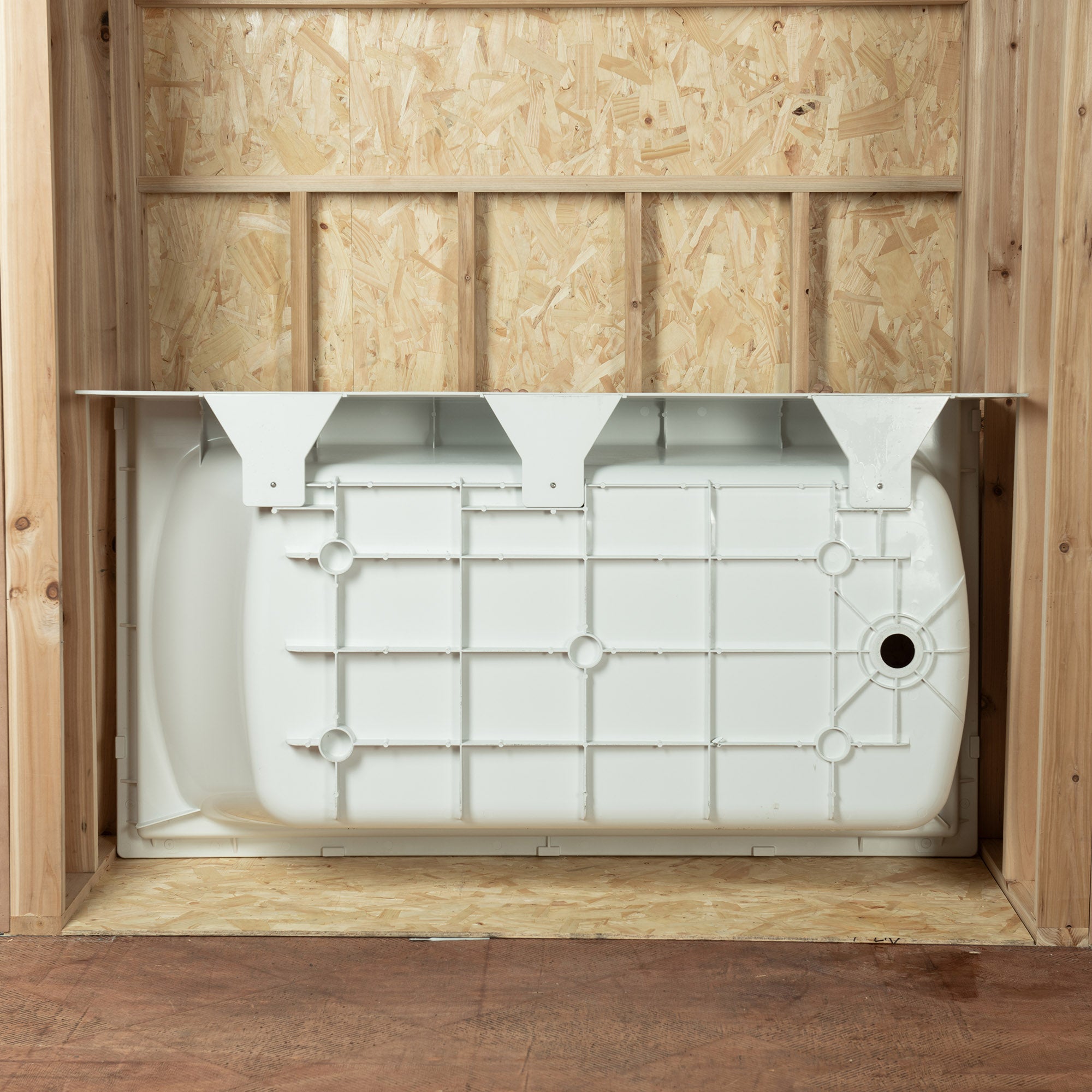 Woodbridge 60” x 32” Alcove Soaking Tub & 4-Piece Surround Combo