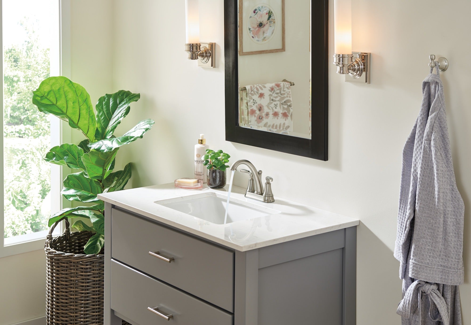 Delta Woodhurst™ Robe Hook