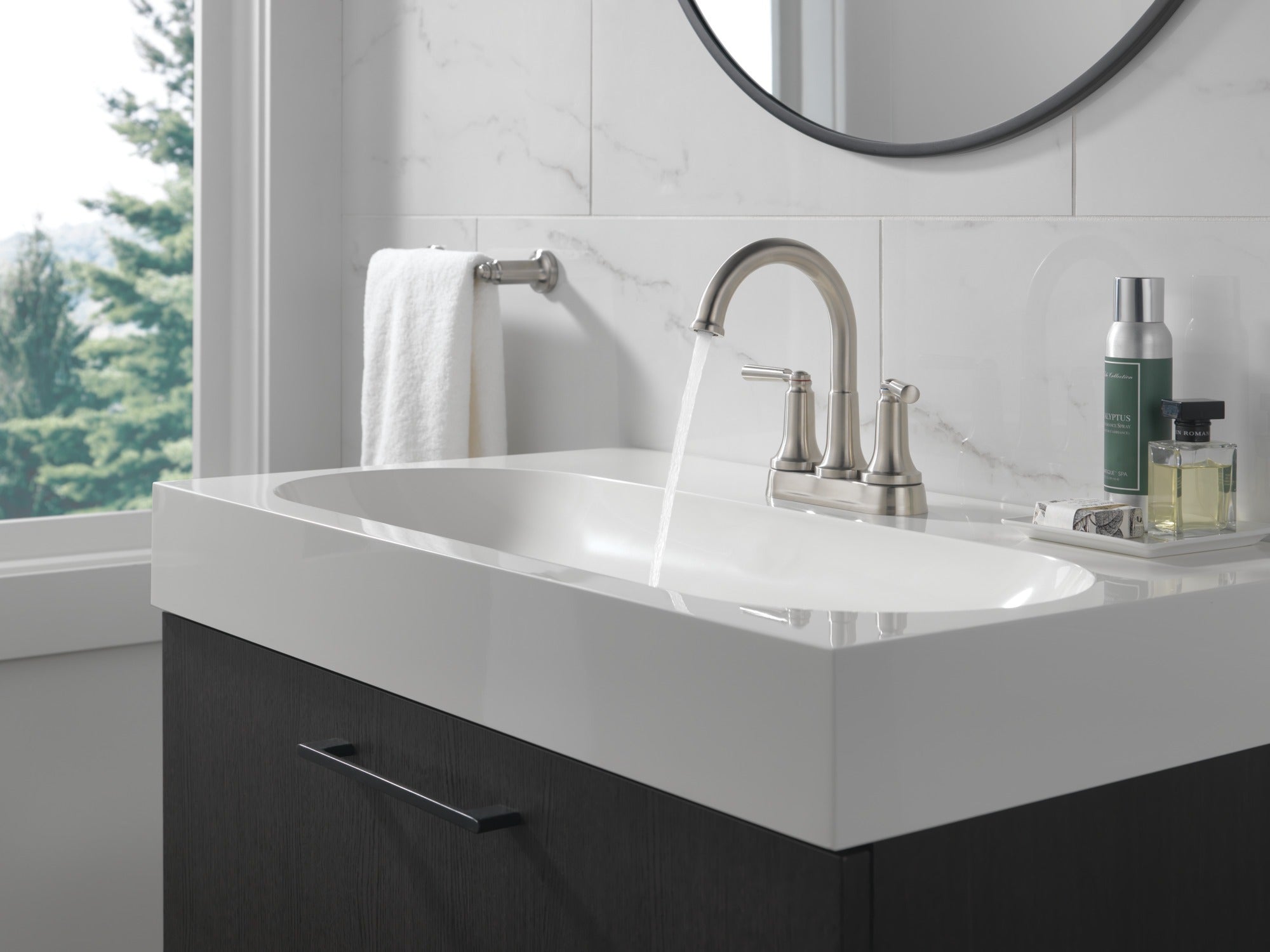 Delta Saylor® 8" Towel Bar