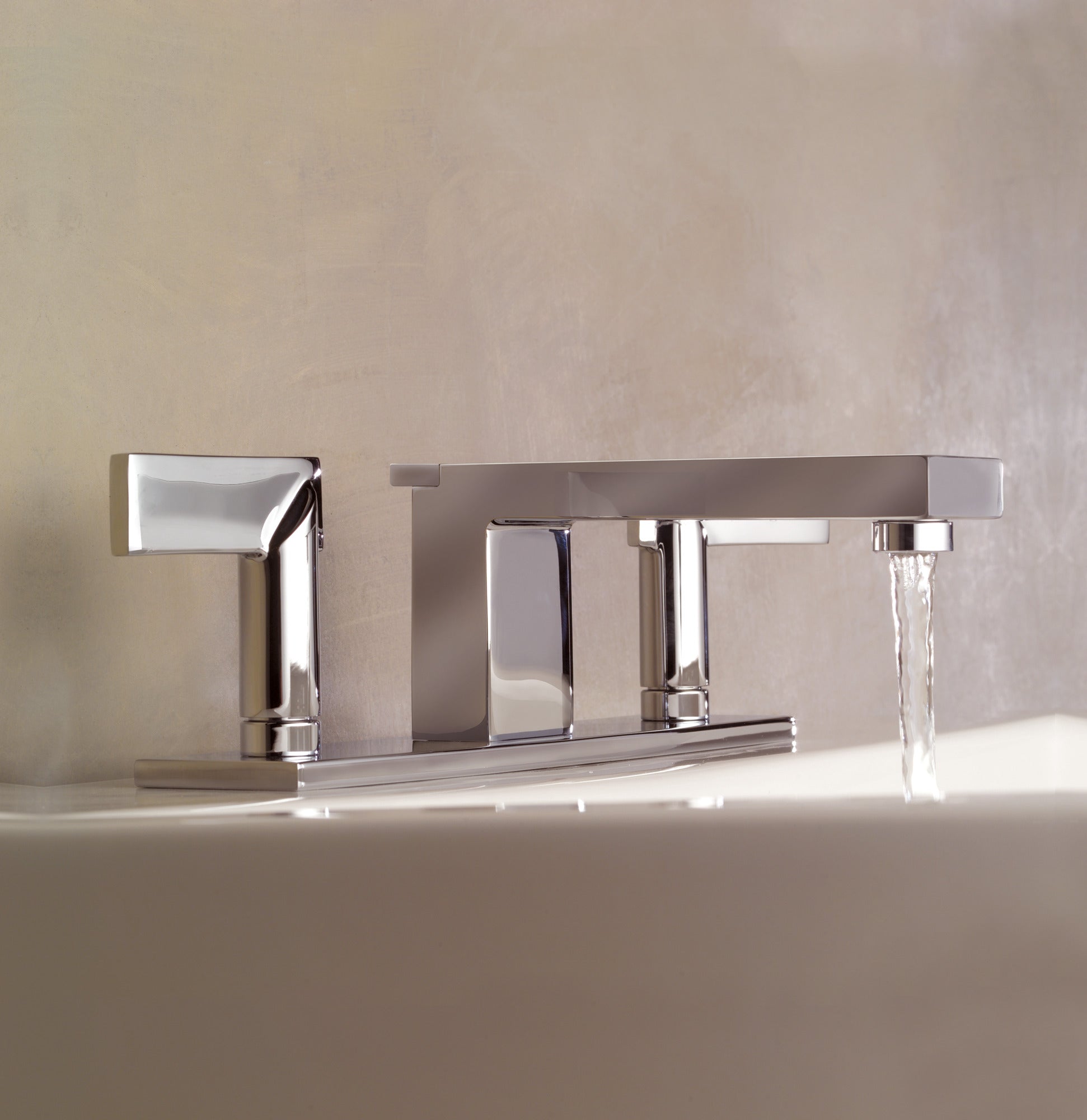 Newport Brass Metro® Widespread Lavatory Faucet