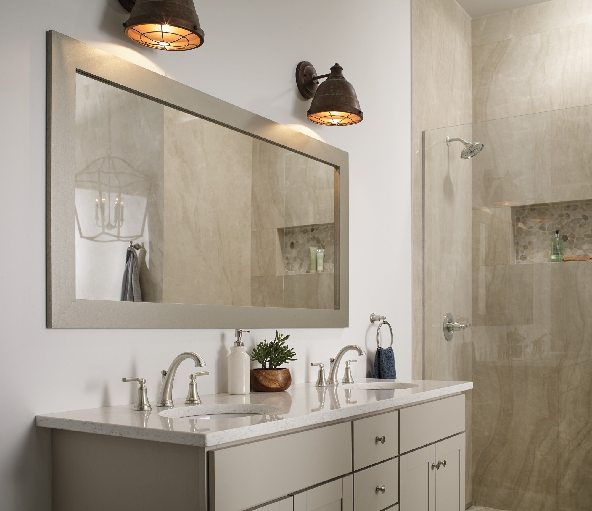 Delta Woodhurst™ Towel Ring