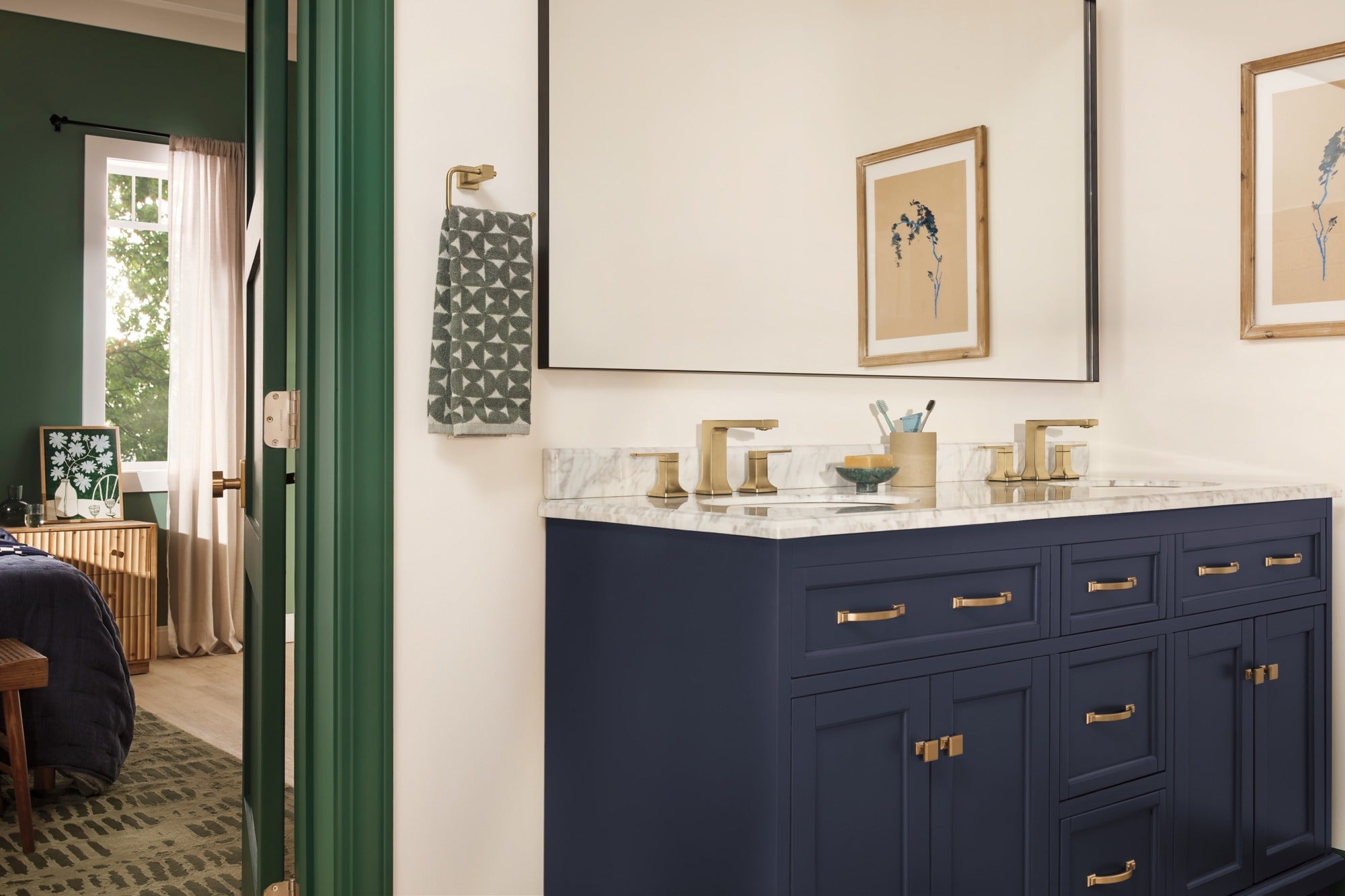 Delta Velum™ Towel Ring