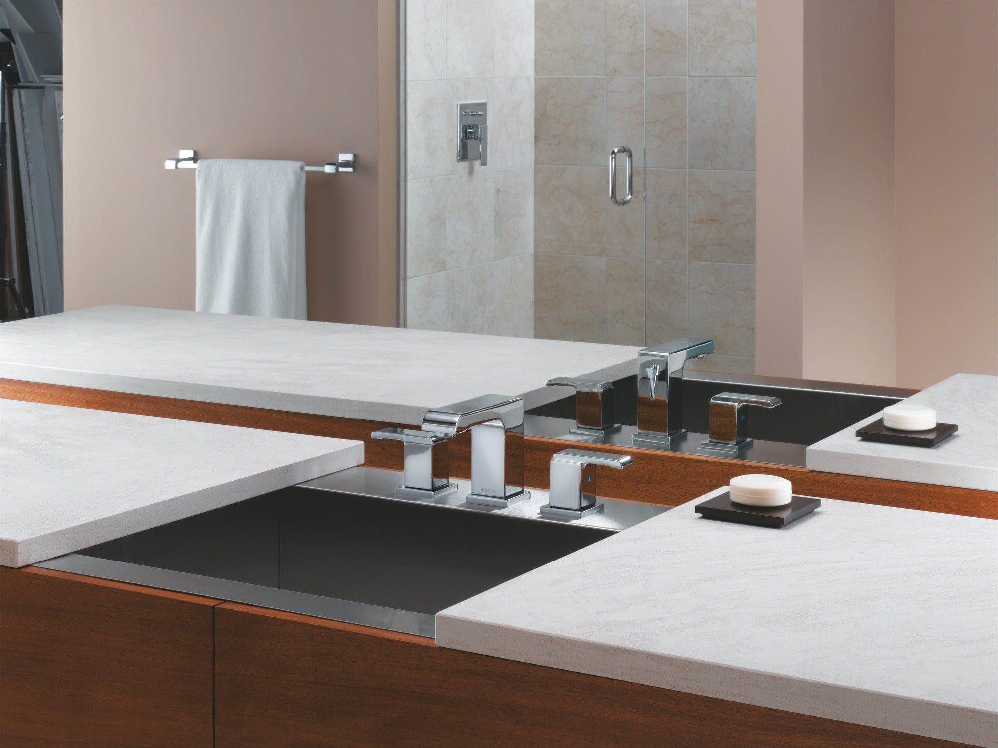 Delta Urban Arzo 24" Towel Bar