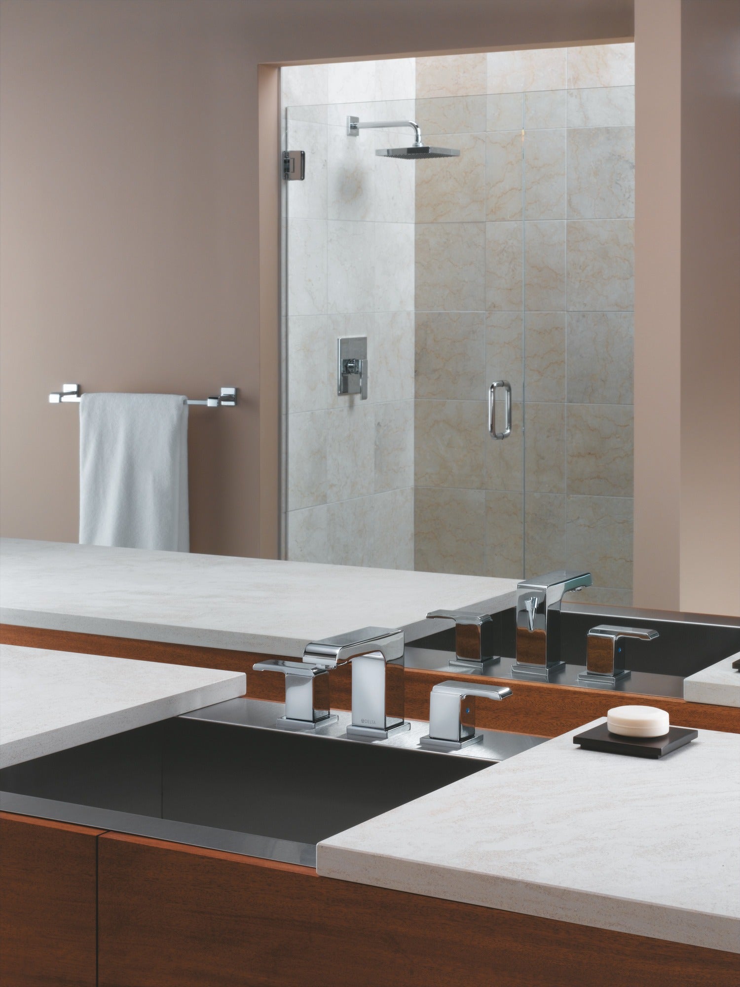 Delta Urban Arzo 24" Towel Bar