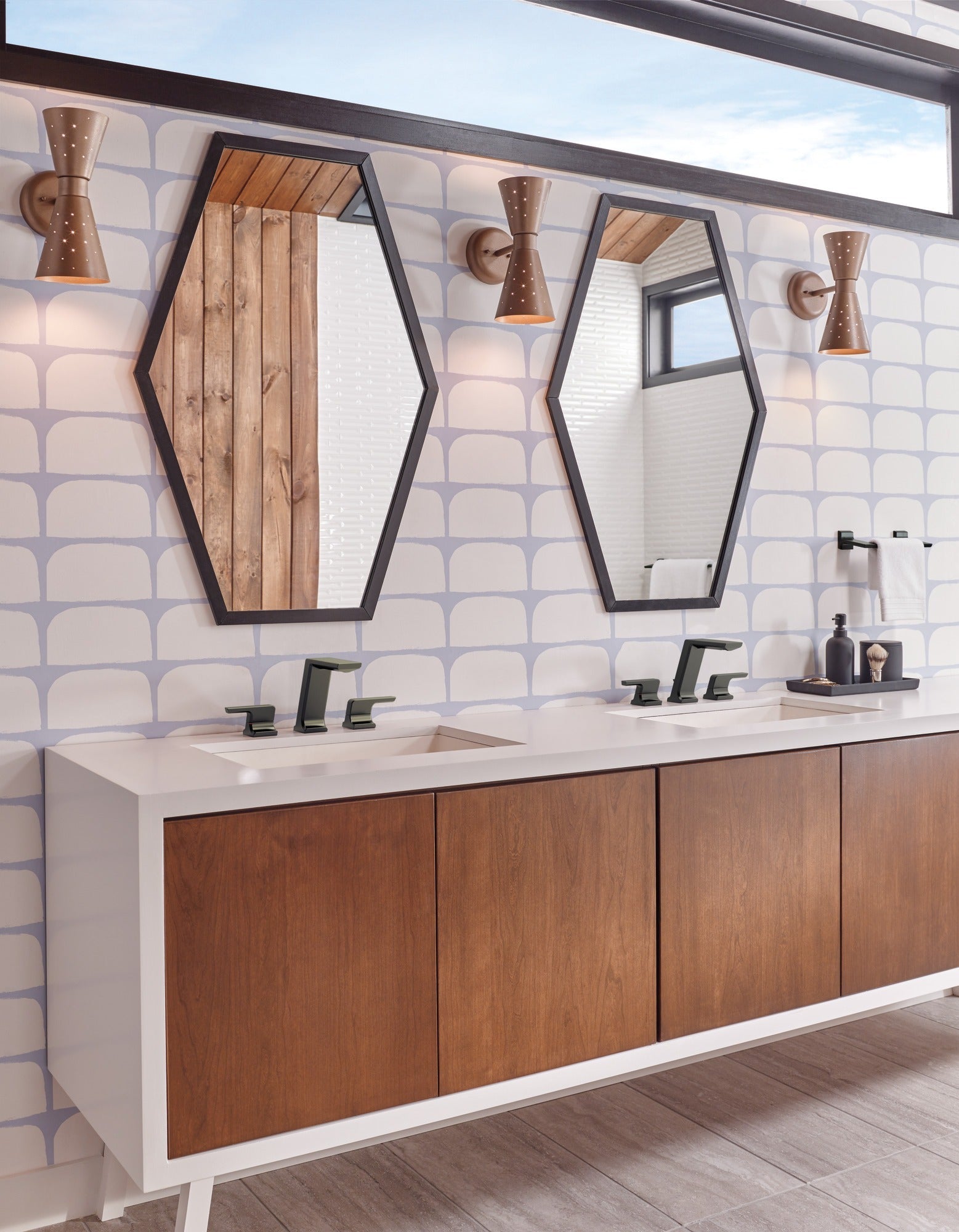 Delta Pivotal® 8" Mini Towel Bar