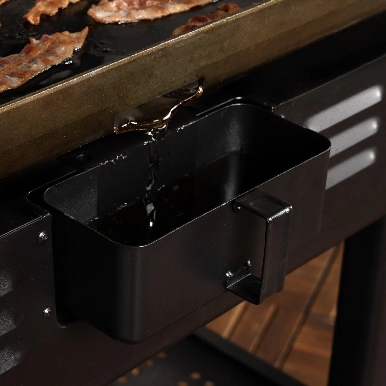 Blackstone 36″ Griddle with Hood – Natural Gas – 2322NG