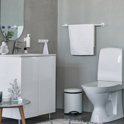 OUTLINE - Pedal bin 6l. Soft Close in White Lacquered Stainless Steel