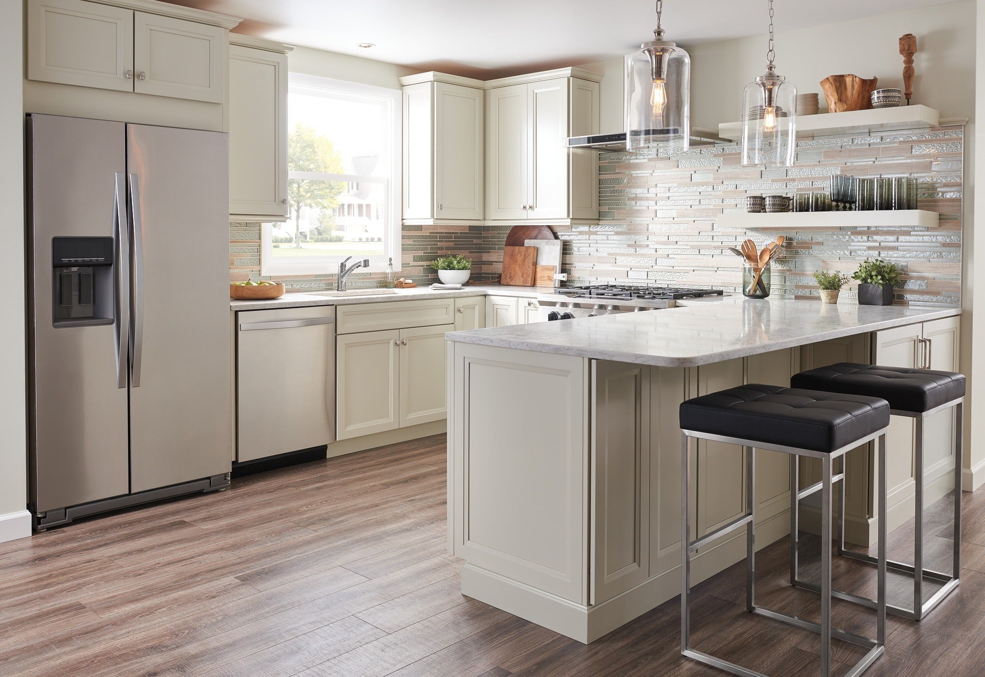 Delta Collins™ Single Handle Pull-Out Kitchen Faucet