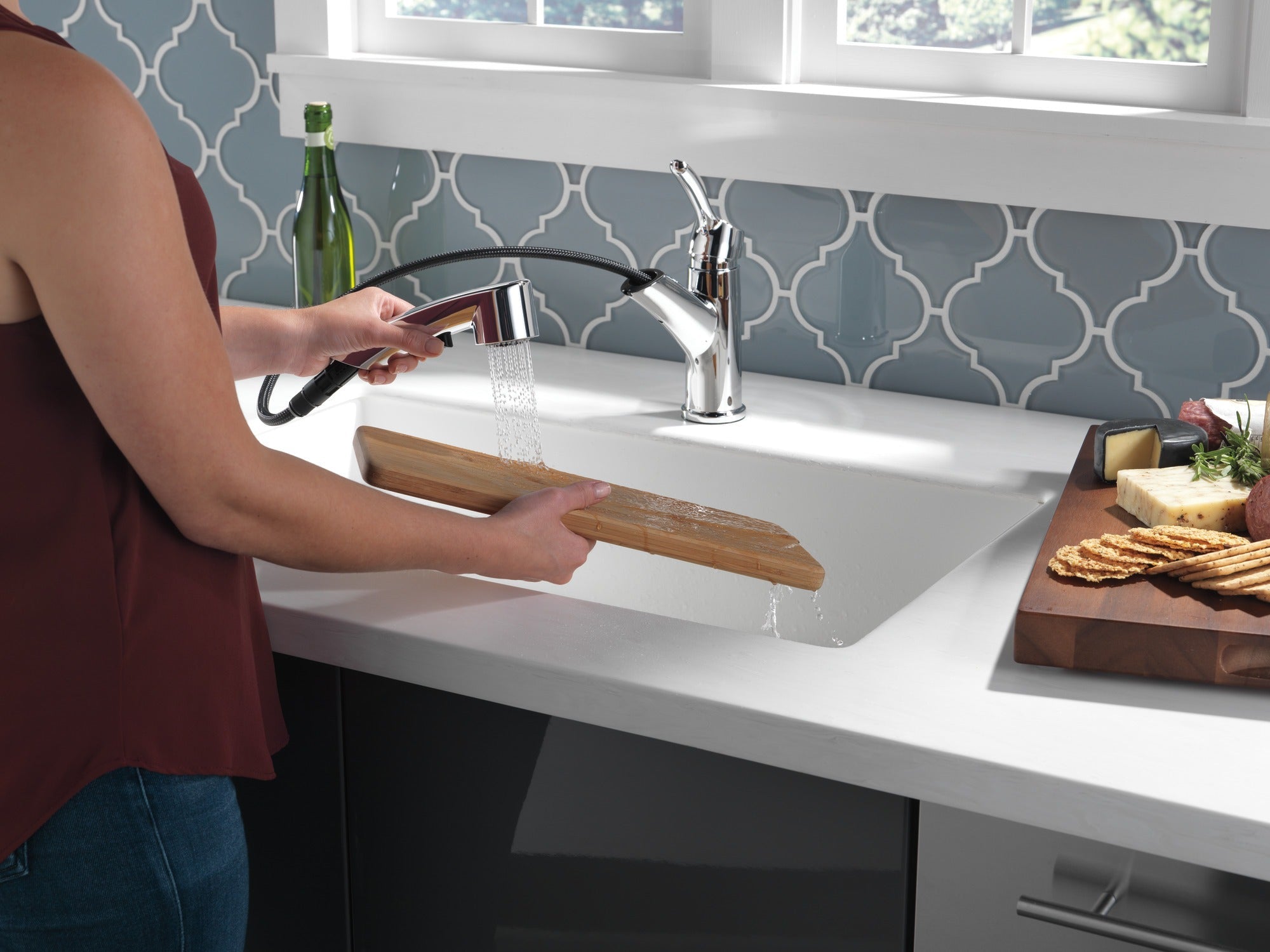 Delta Collins™ Single Handle Pull-Out Kitchen Faucet