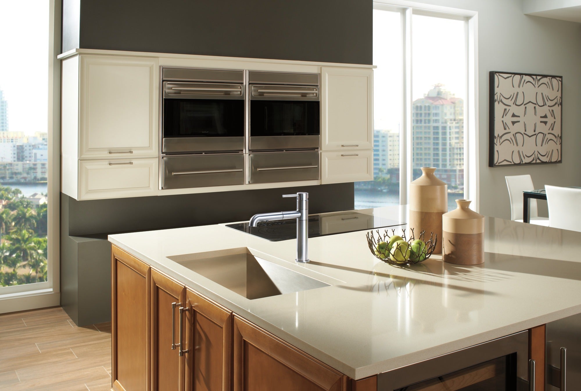 Delta Trinsic® Single Handle Pull-Out Kitchen Faucet