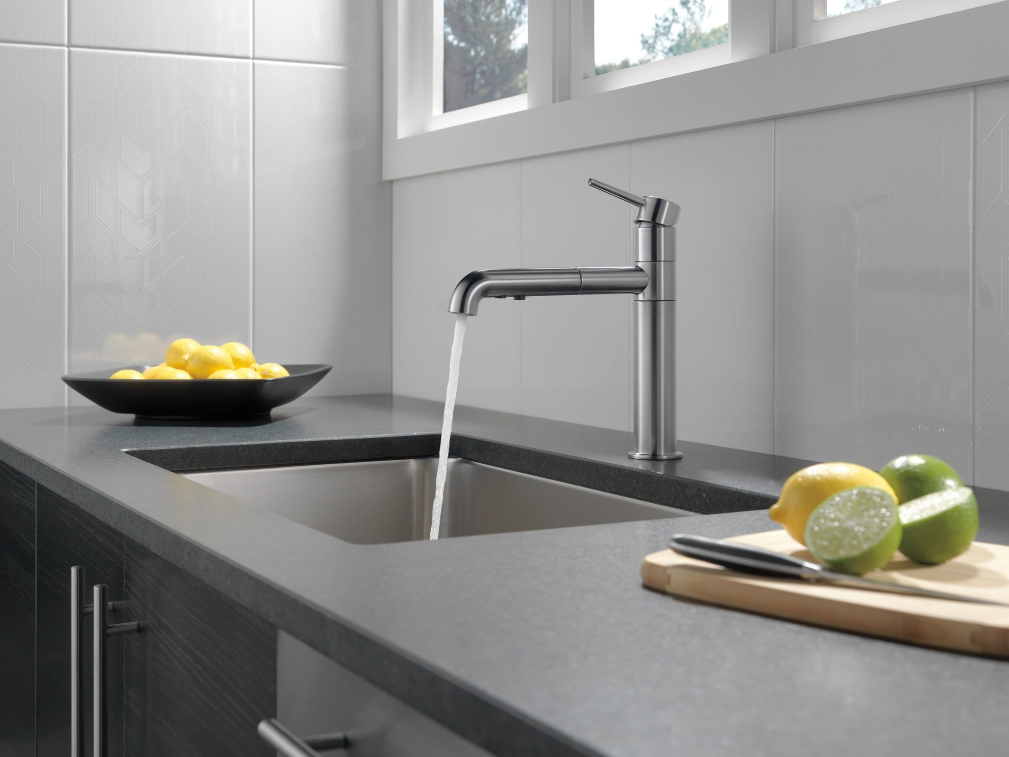 Delta Trinsic® Single Handle Pull-Out Kitchen Faucet