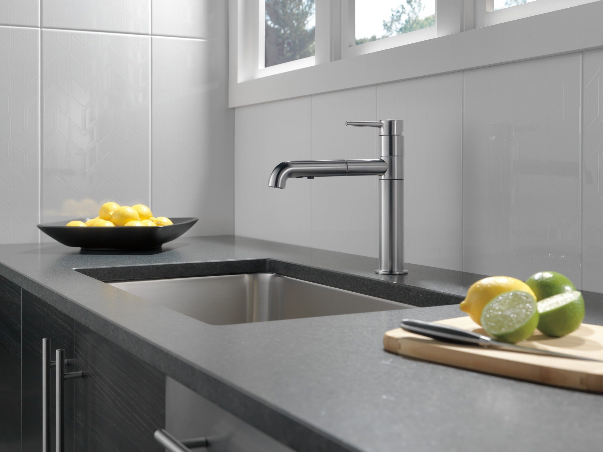 Delta Trinsic® Single Handle Pull-Out Kitchen Faucet