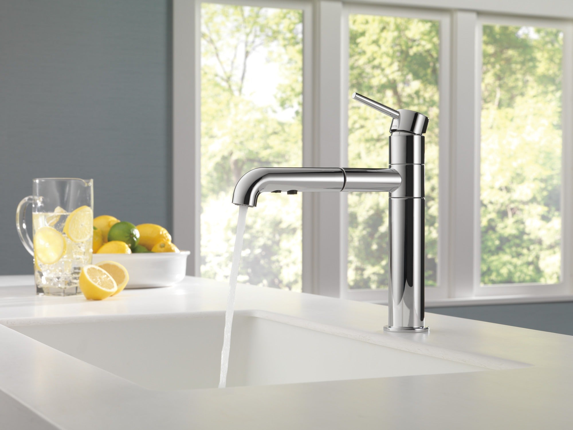 Delta Trinsic® Single Handle Pull-Out Kitchen Faucet