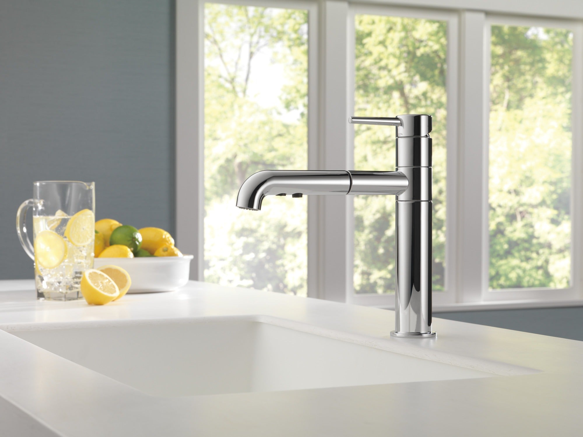 Delta Trinsic® Single Handle Pull-Out Kitchen Faucet
