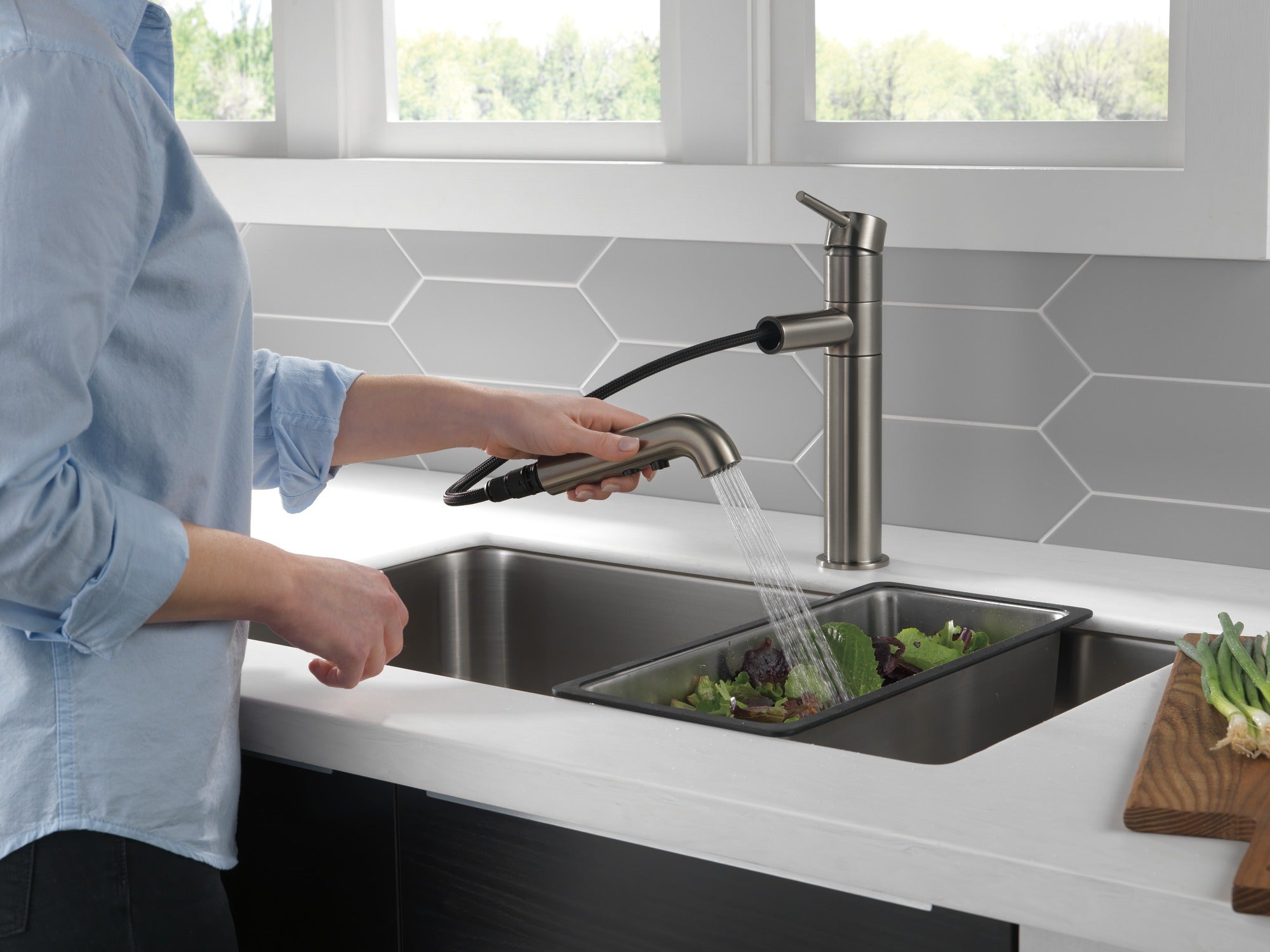 Delta Trinsic® Single Handle Pull-Out Kitchen Faucet