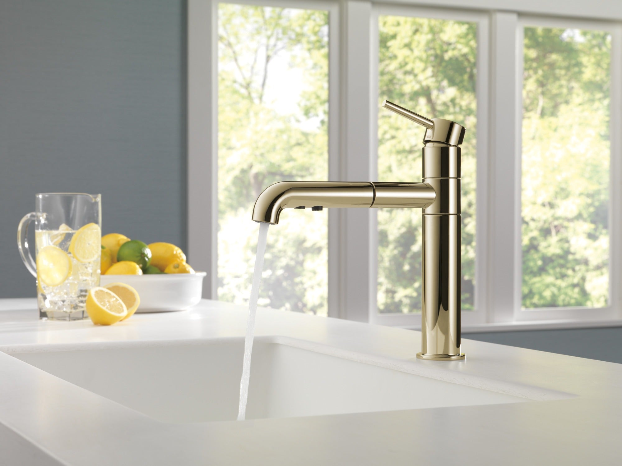 Delta Trinsic® Single Handle Pull-Out Kitchen Faucet
