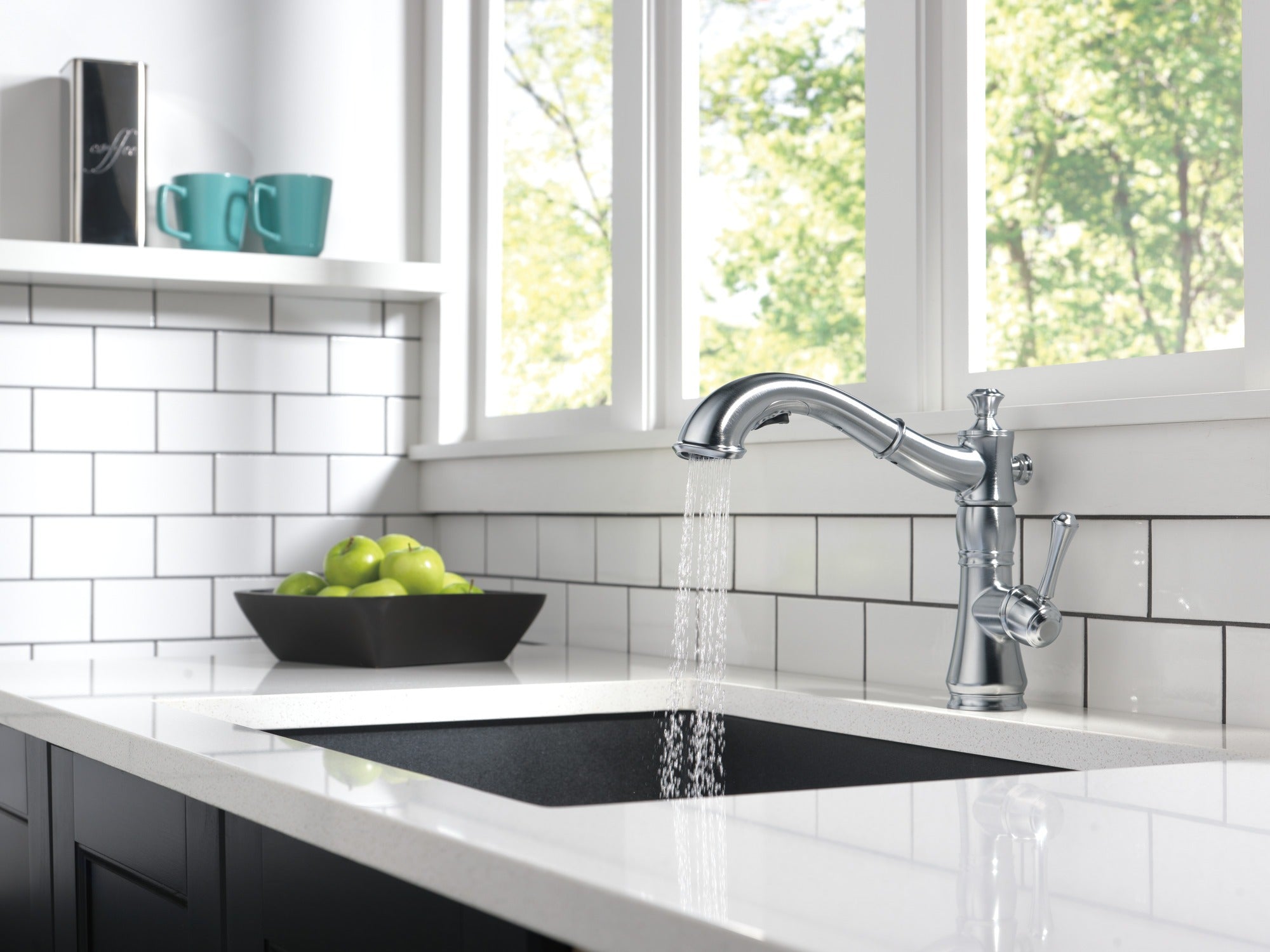 Delta Cassidy® Single Handle Pull-Out Kitchen Faucet