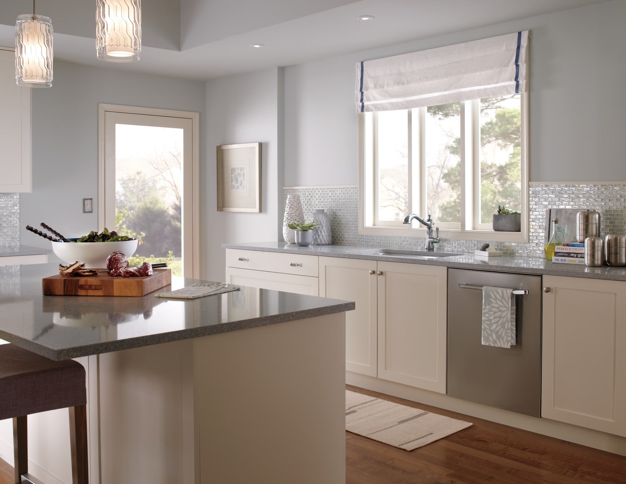 Delta Cassidy® Single Handle Pull-Out Kitchen Faucet
