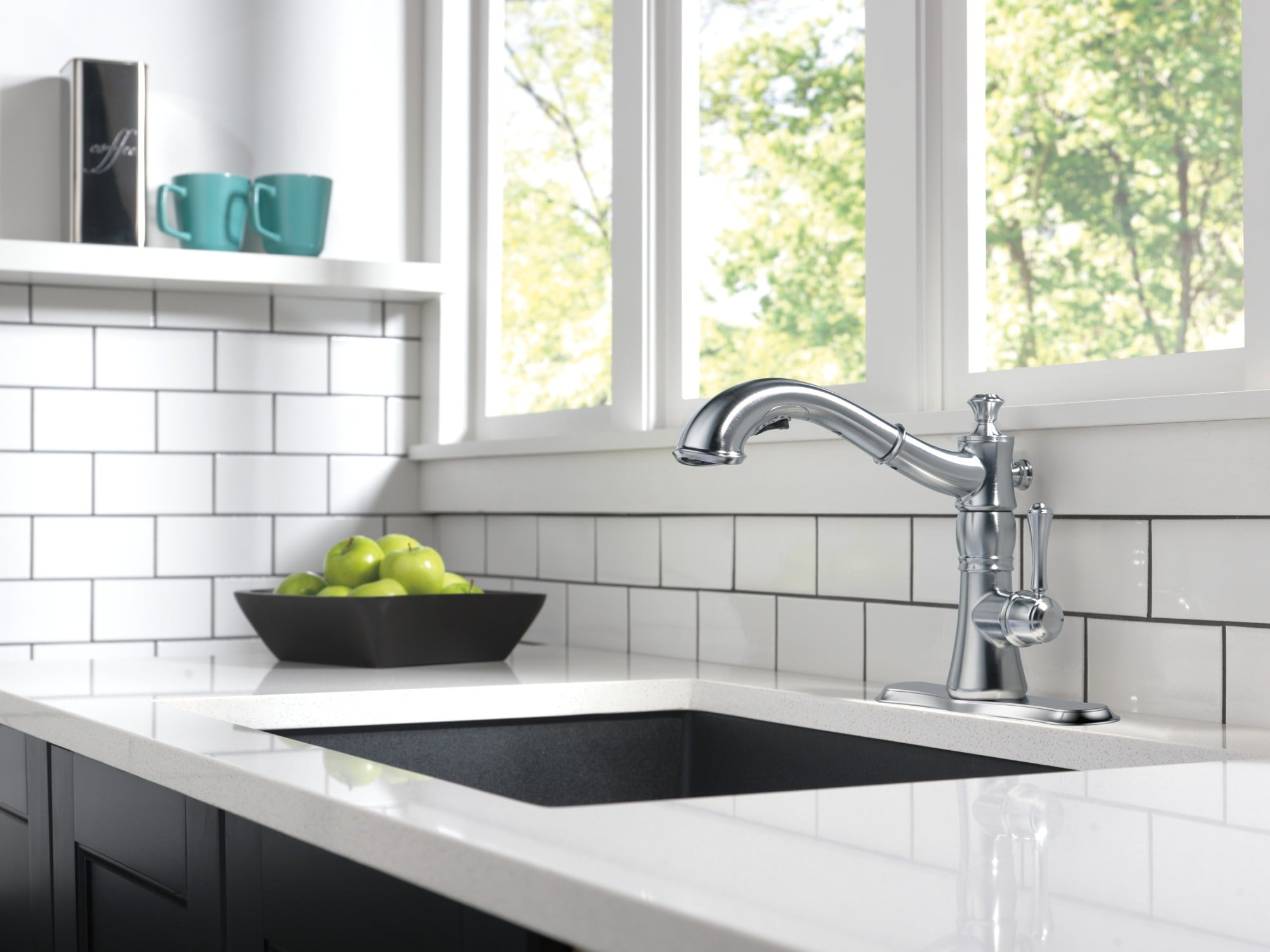 Delta Cassidy® Single Handle Pull-Out Kitchen Faucet