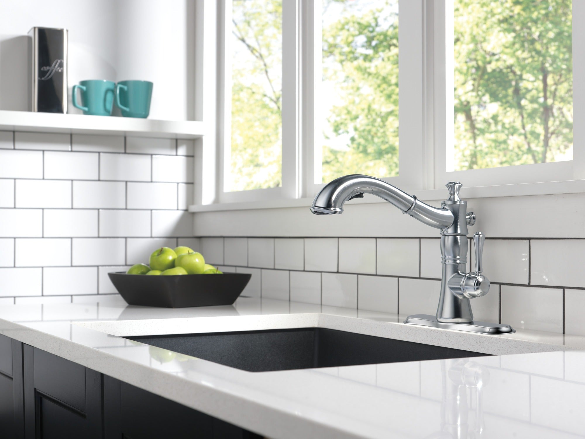 Delta Cassidy® Single Handle Pull-Out Kitchen Faucet