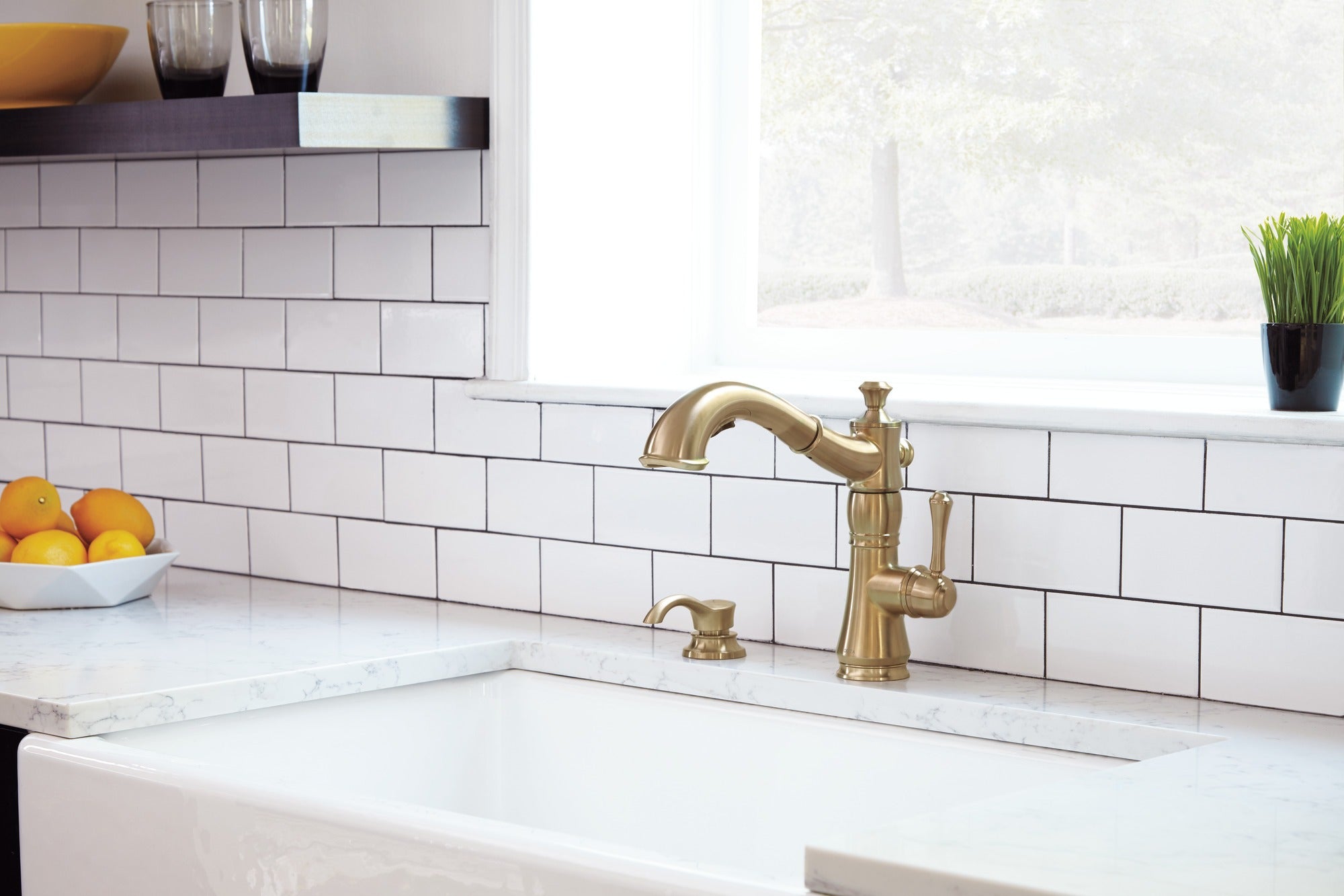 Delta Cassidy® Single Handle Pull-Out Kitchen Faucet