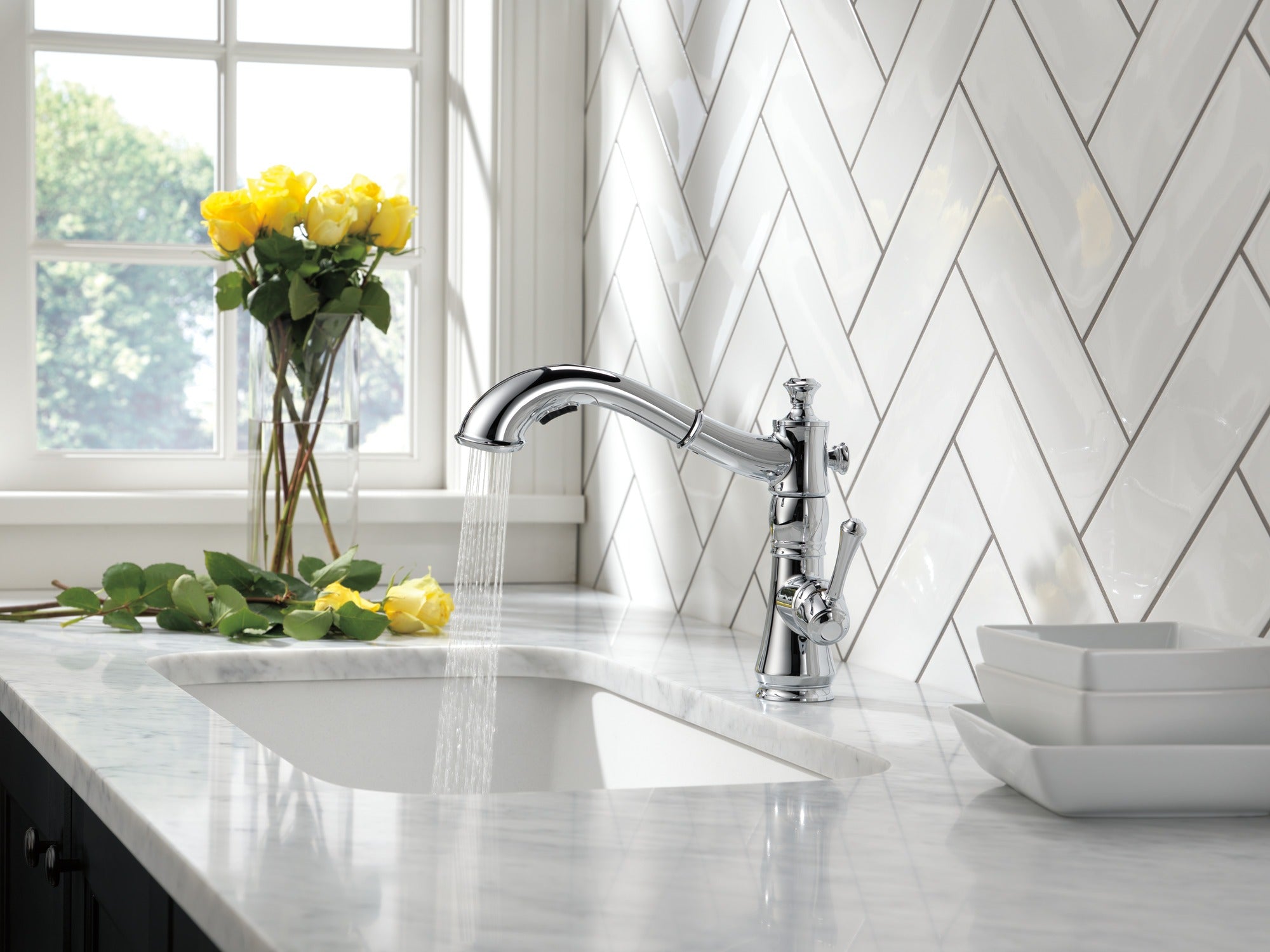 Delta Cassidy® Single Handle Pull-Out Kitchen Faucet