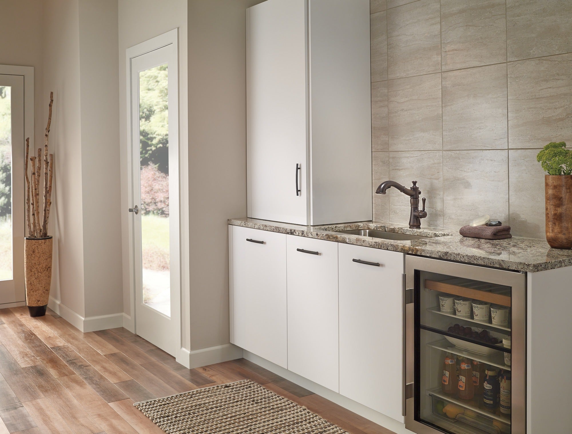 Delta Cassidy® Single Handle Pull-Out Kitchen Faucet