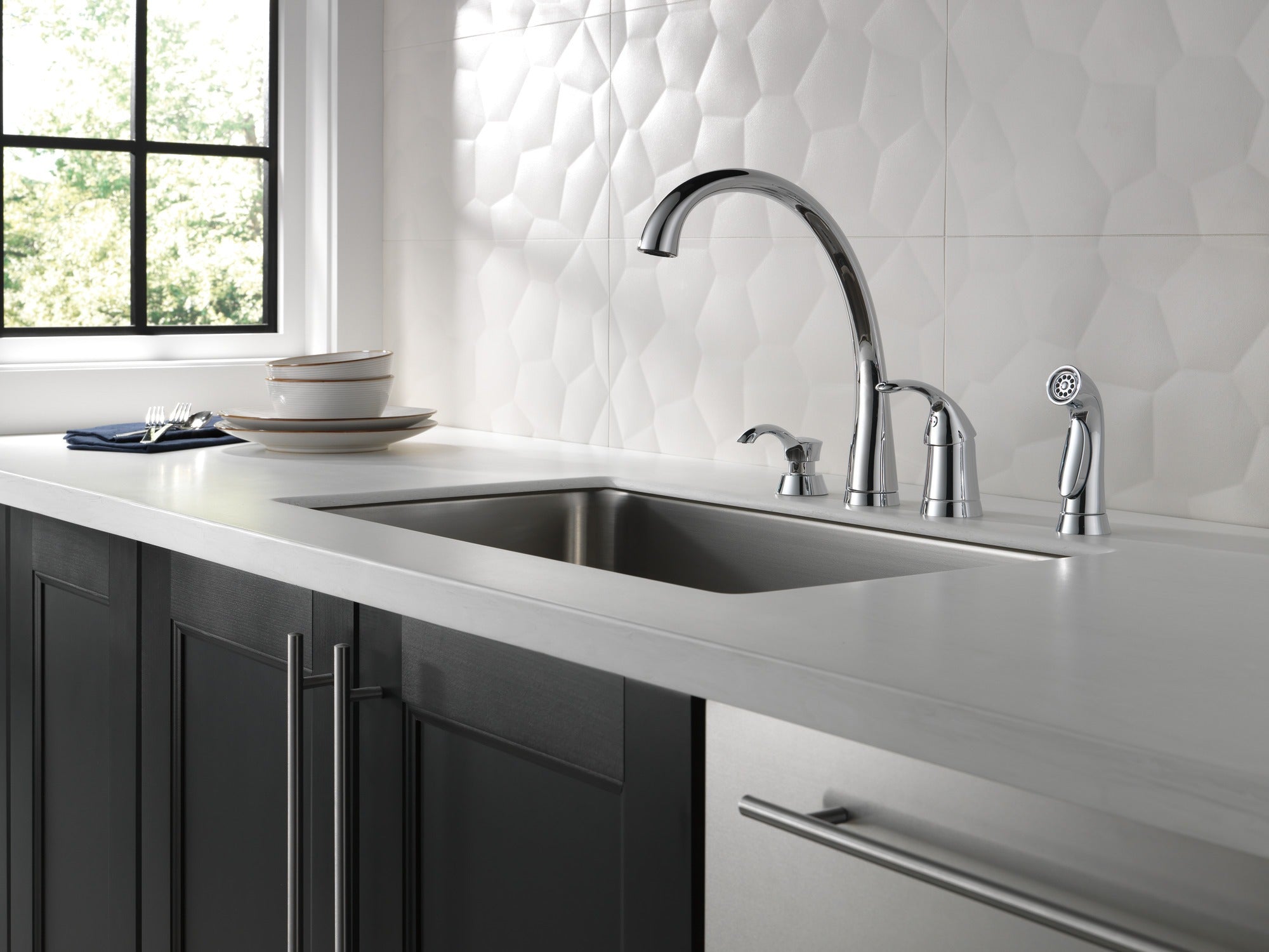 Delta DeLuca™ Soap / Lotion Dispenser