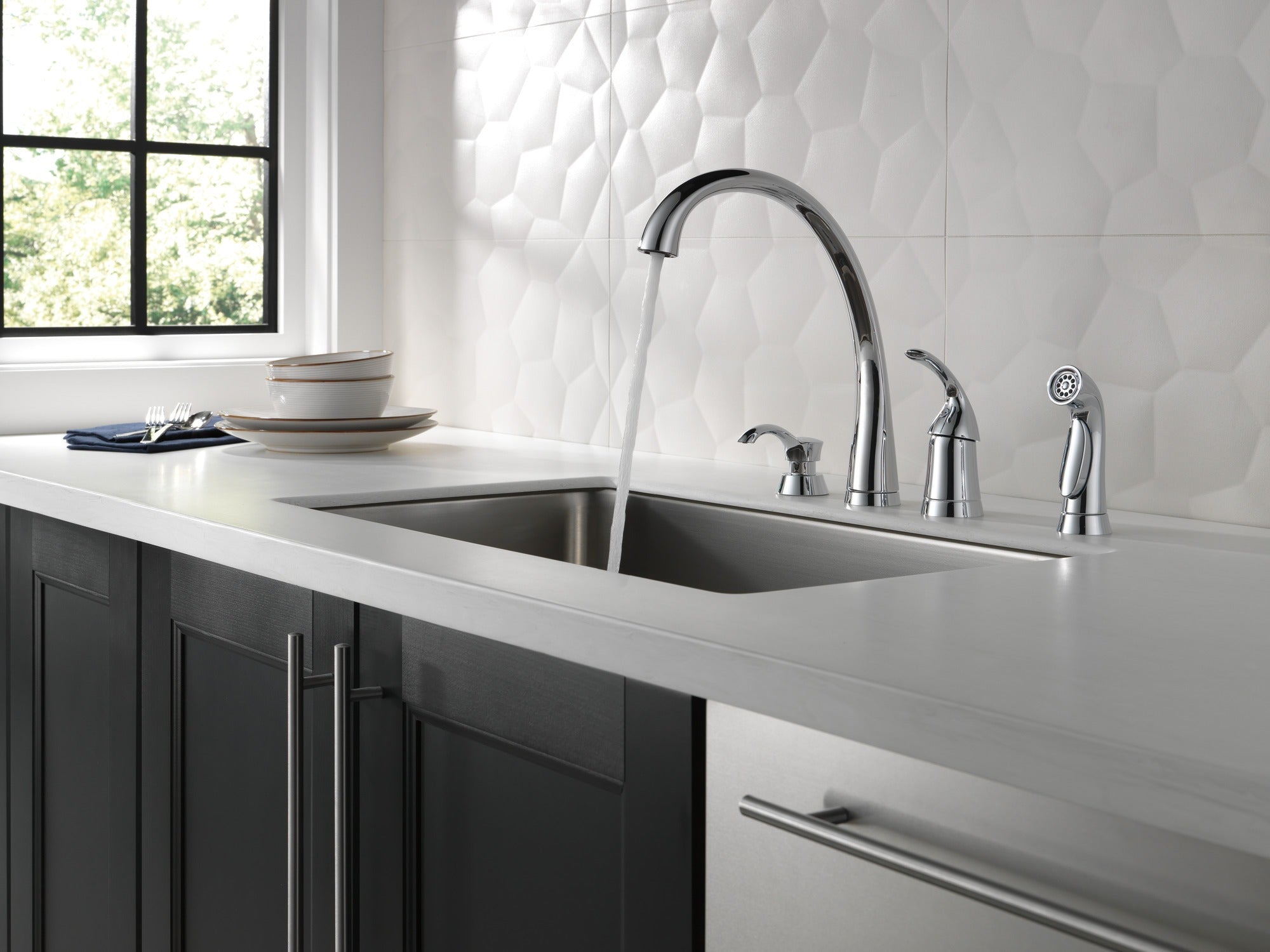 Delta DeLuca™ Soap / Lotion Dispenser
