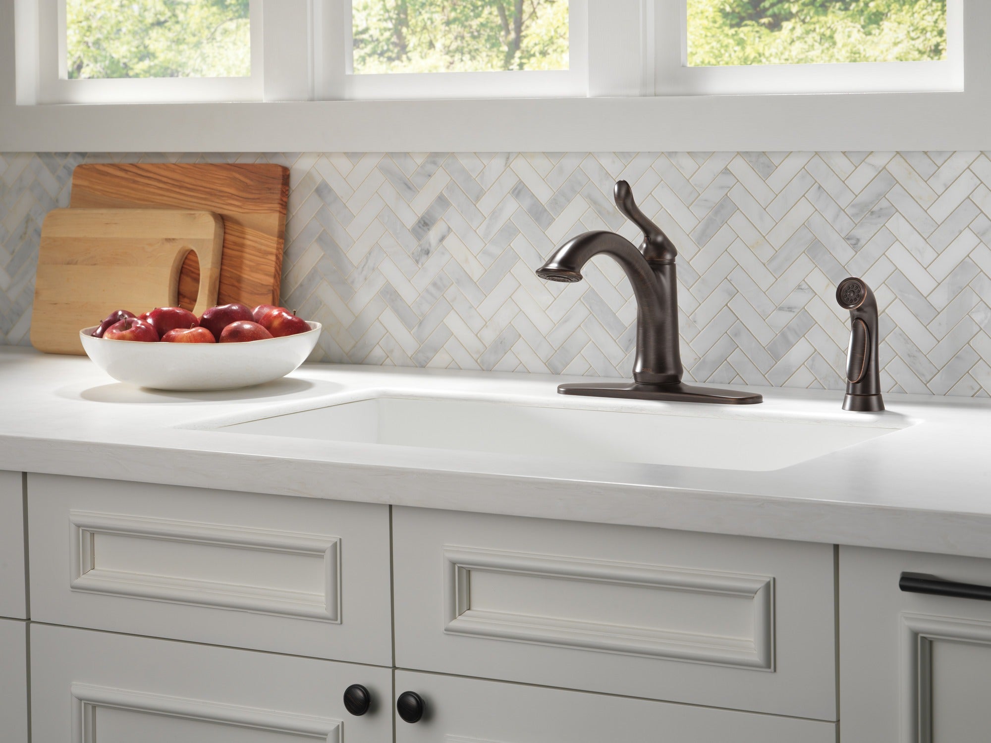 Delta Linden™ Single Handle Kitchen Faucet with Spray