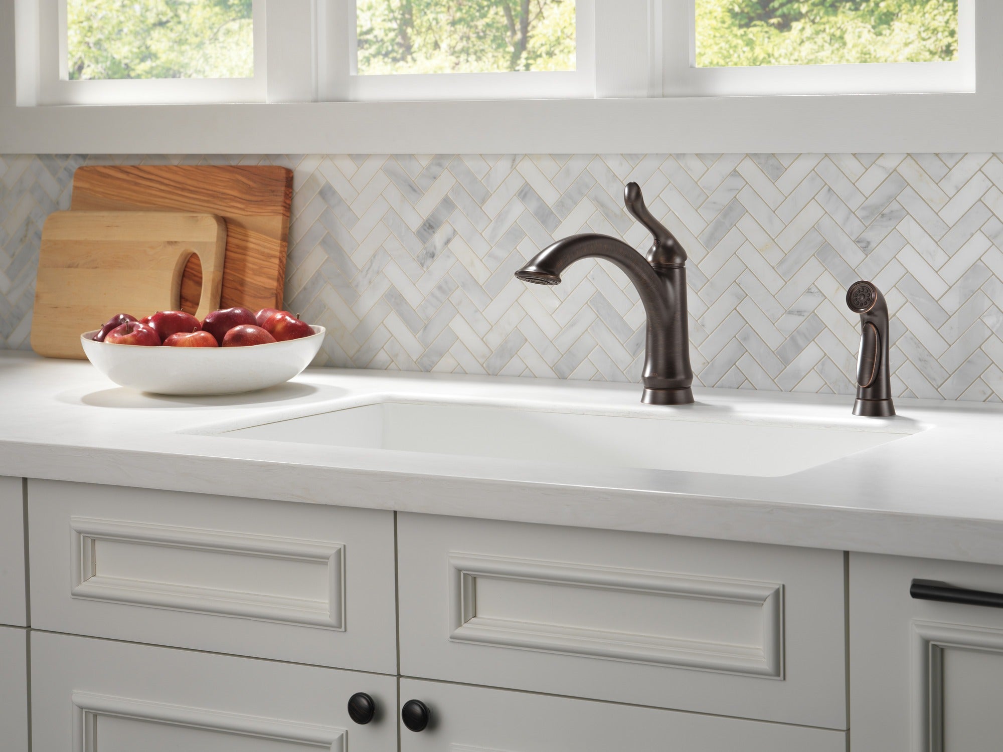 Delta Linden™ Single Handle Kitchen Faucet with Spray