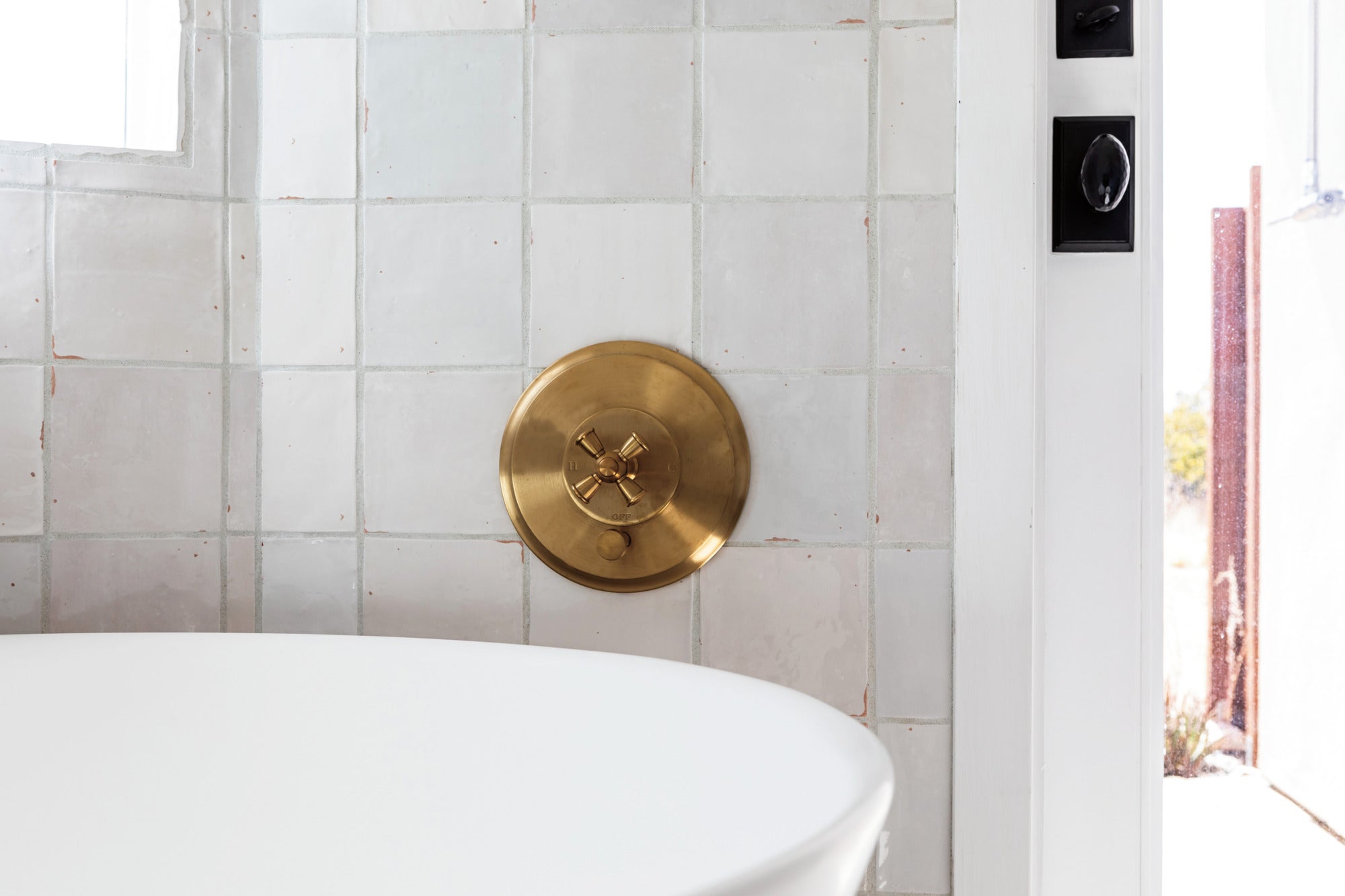 Newport Brass Aylesbury Balanced Pressure Tub & Shower Diverter Plate with Handle
