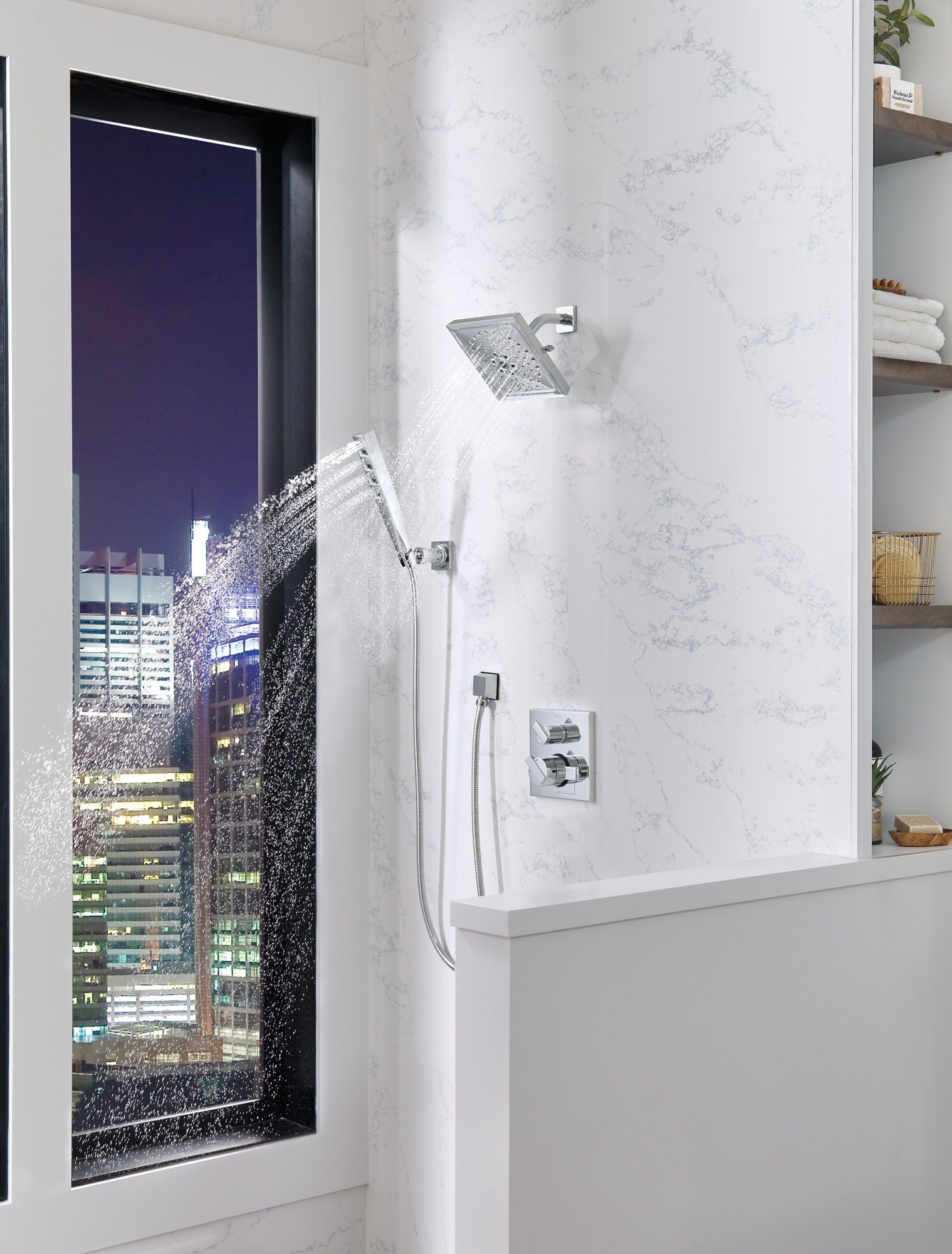 Delta Ara® Angular Modern Monitor® 17 Series Valve Trim with 6-Setting Integrated Diverter