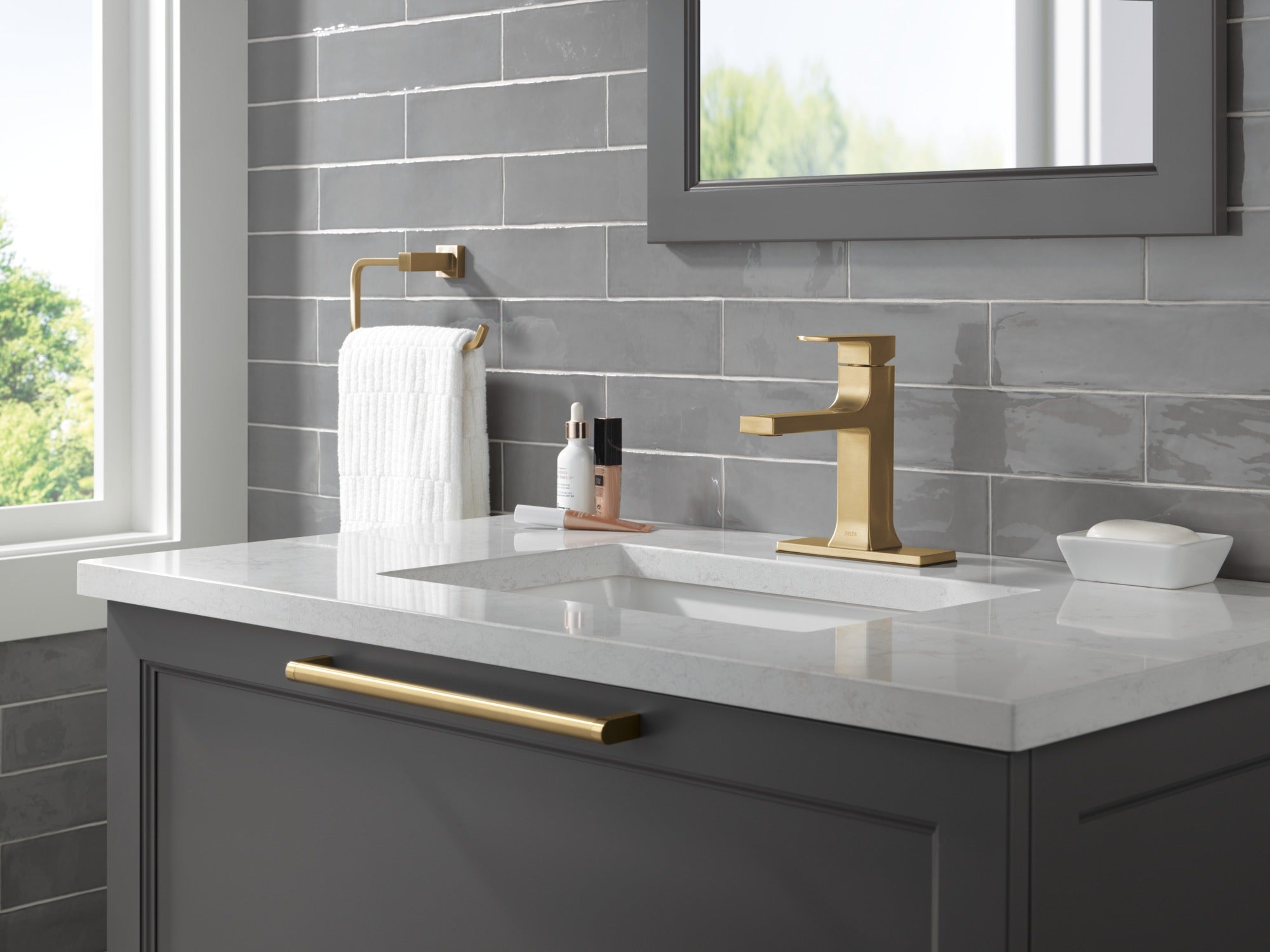 Delta Velum™ Towel Ring