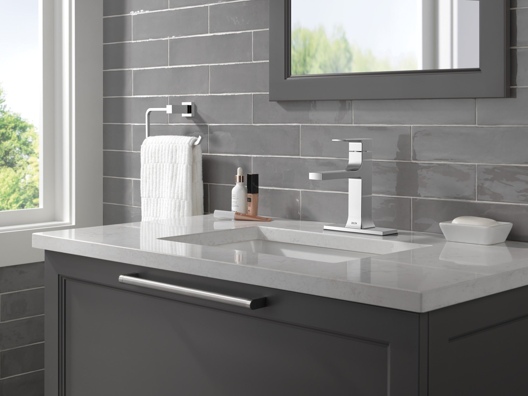 Delta Velum™ Towel Ring