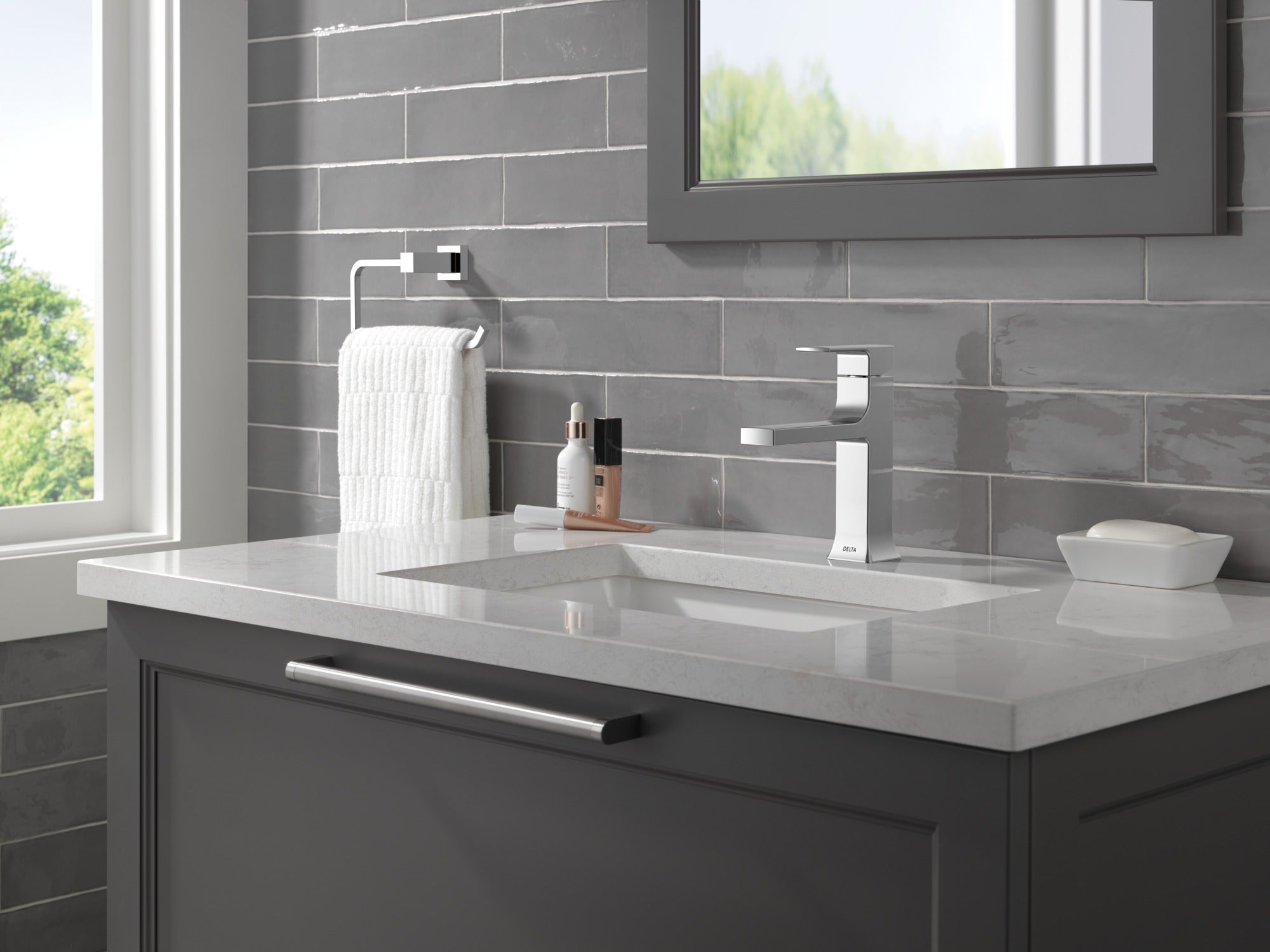 Delta Velum™ Towel Ring