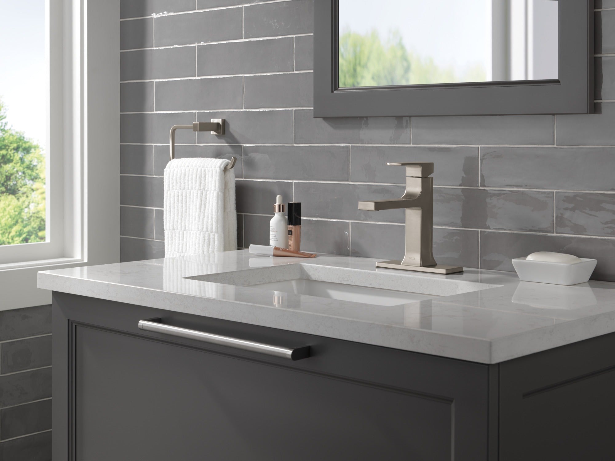 Delta Velum™ Towel Ring