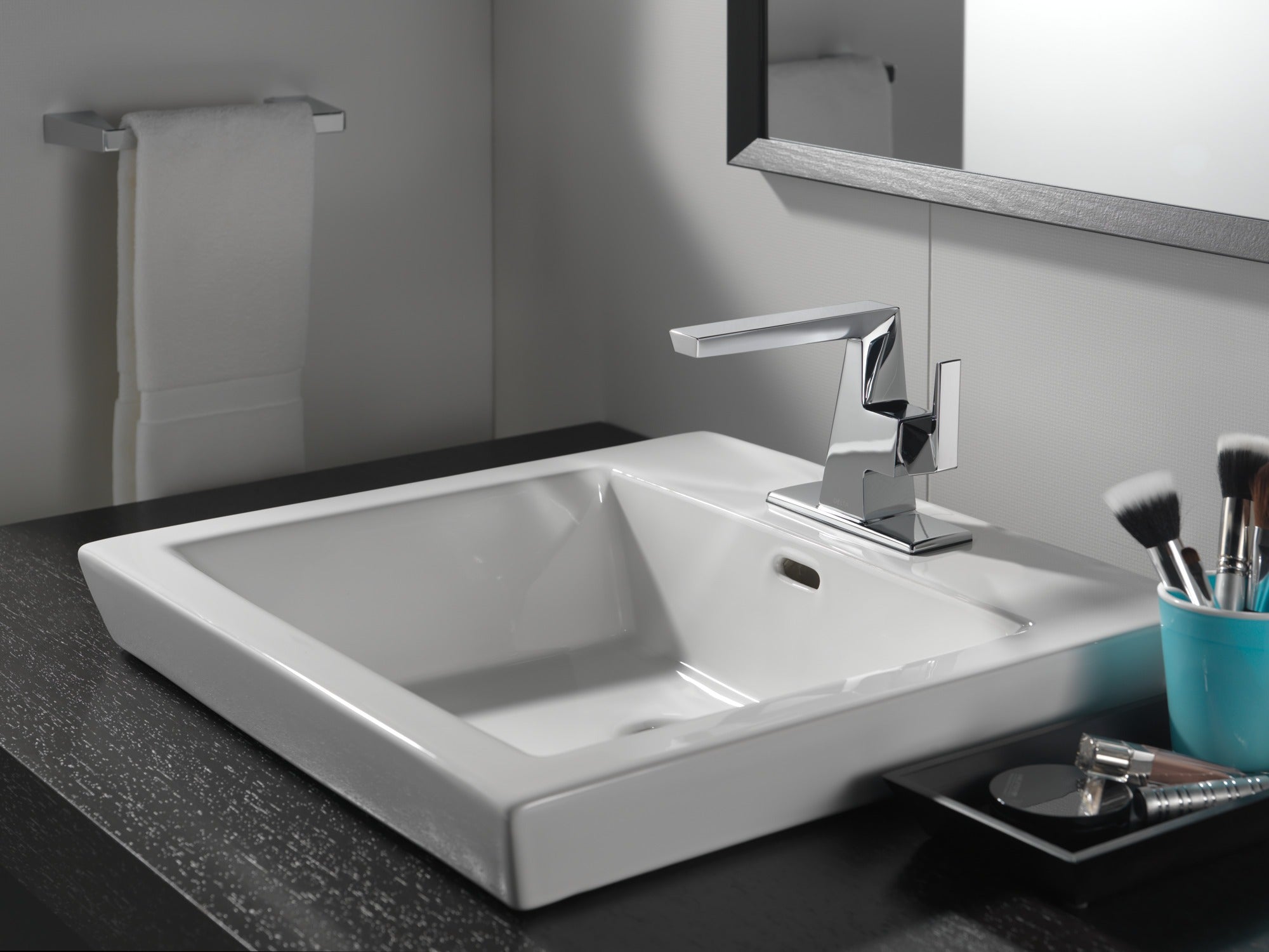 Delta Trillian™ 8" Towel Bar
