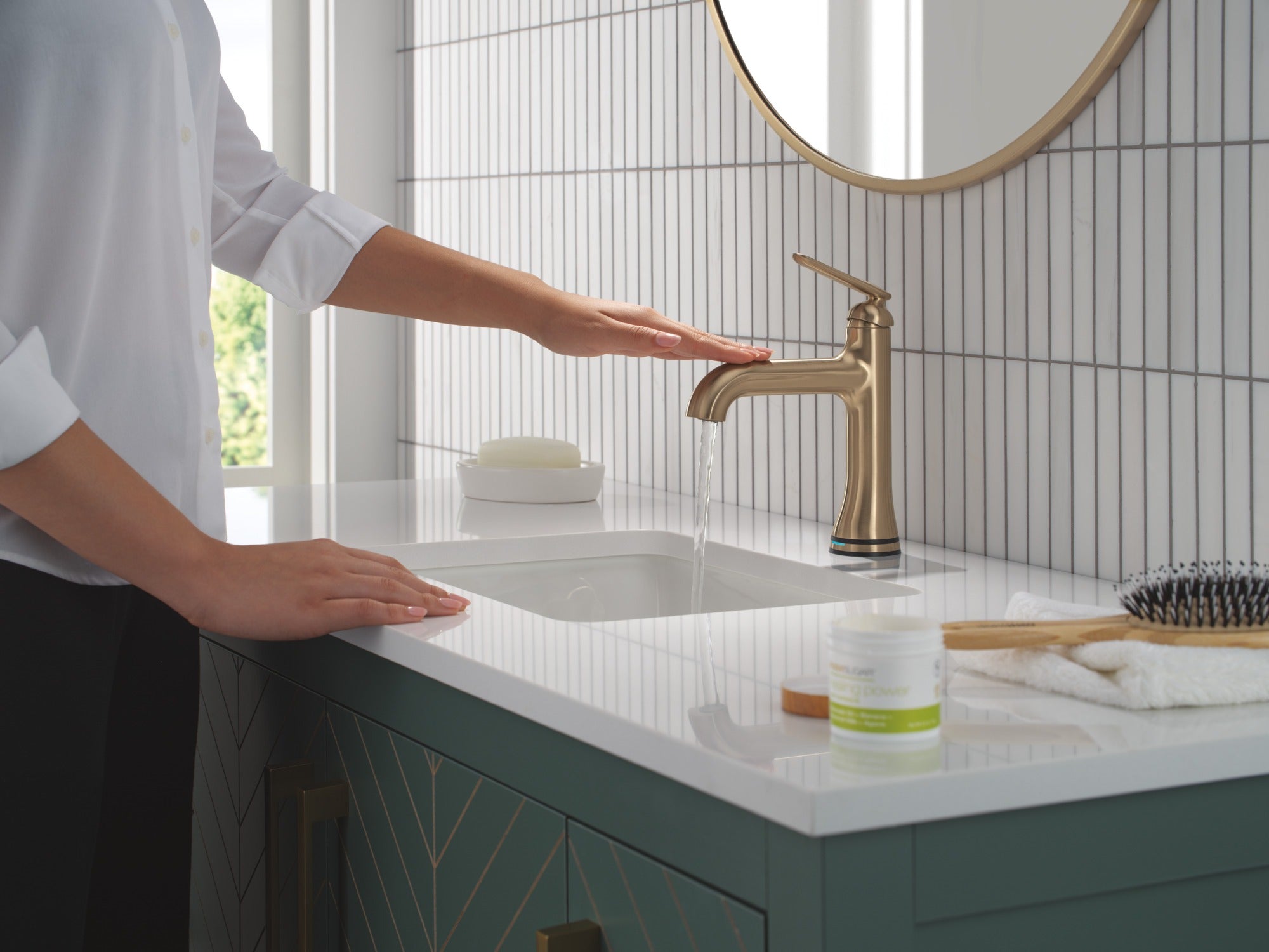 Delta Bonacci™ Single Handle Bathroom Faucet with Touch20 with Touchless Technology