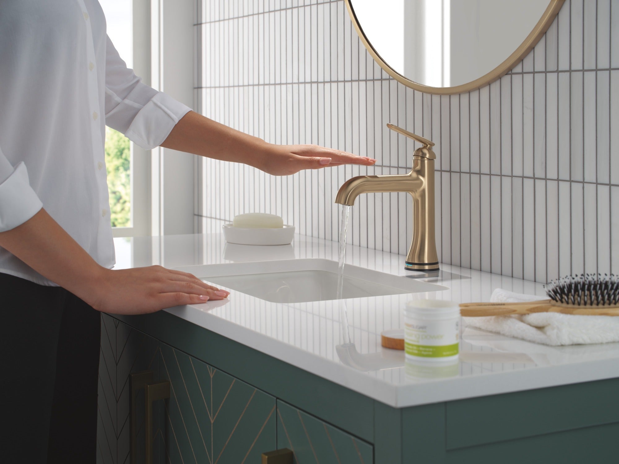 Delta Bonacci™ Single Handle Bathroom Faucet with Touch20 with Touchless Technology