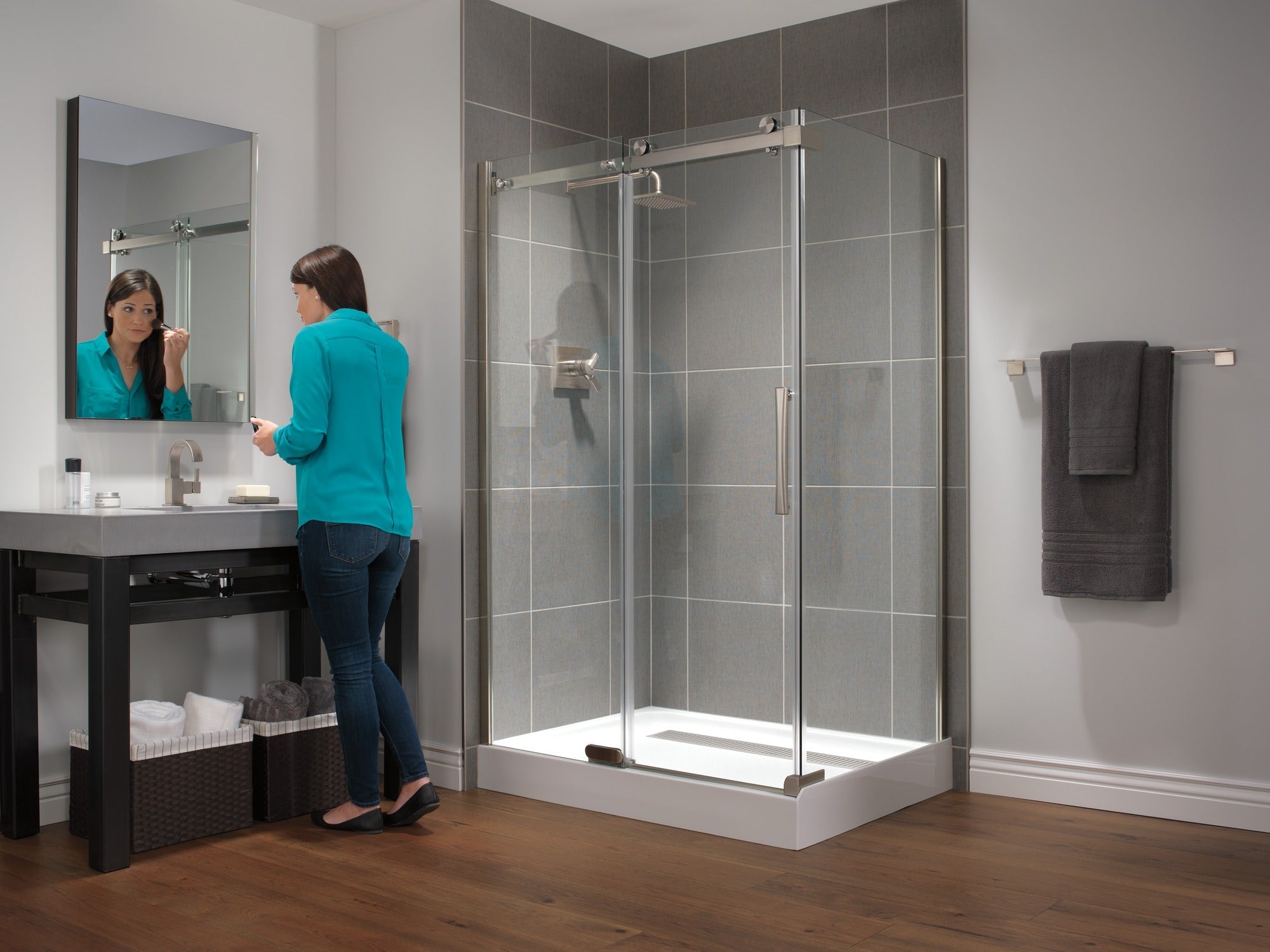 Delta Vero® 24" Towel Bar