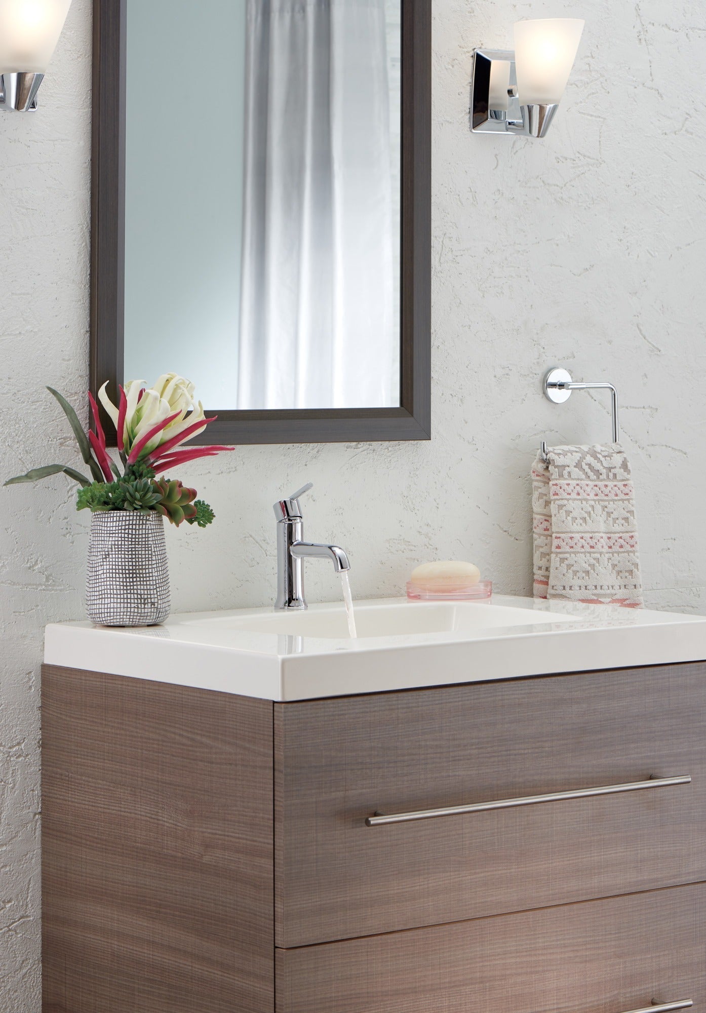 Delta Trinsic® Towel Ring