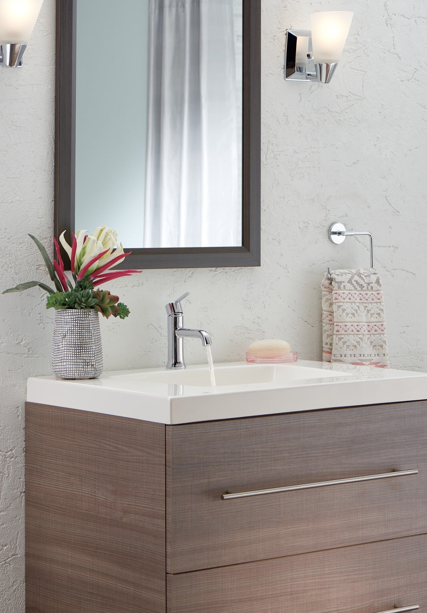 Delta Trinsic® Towel Ring