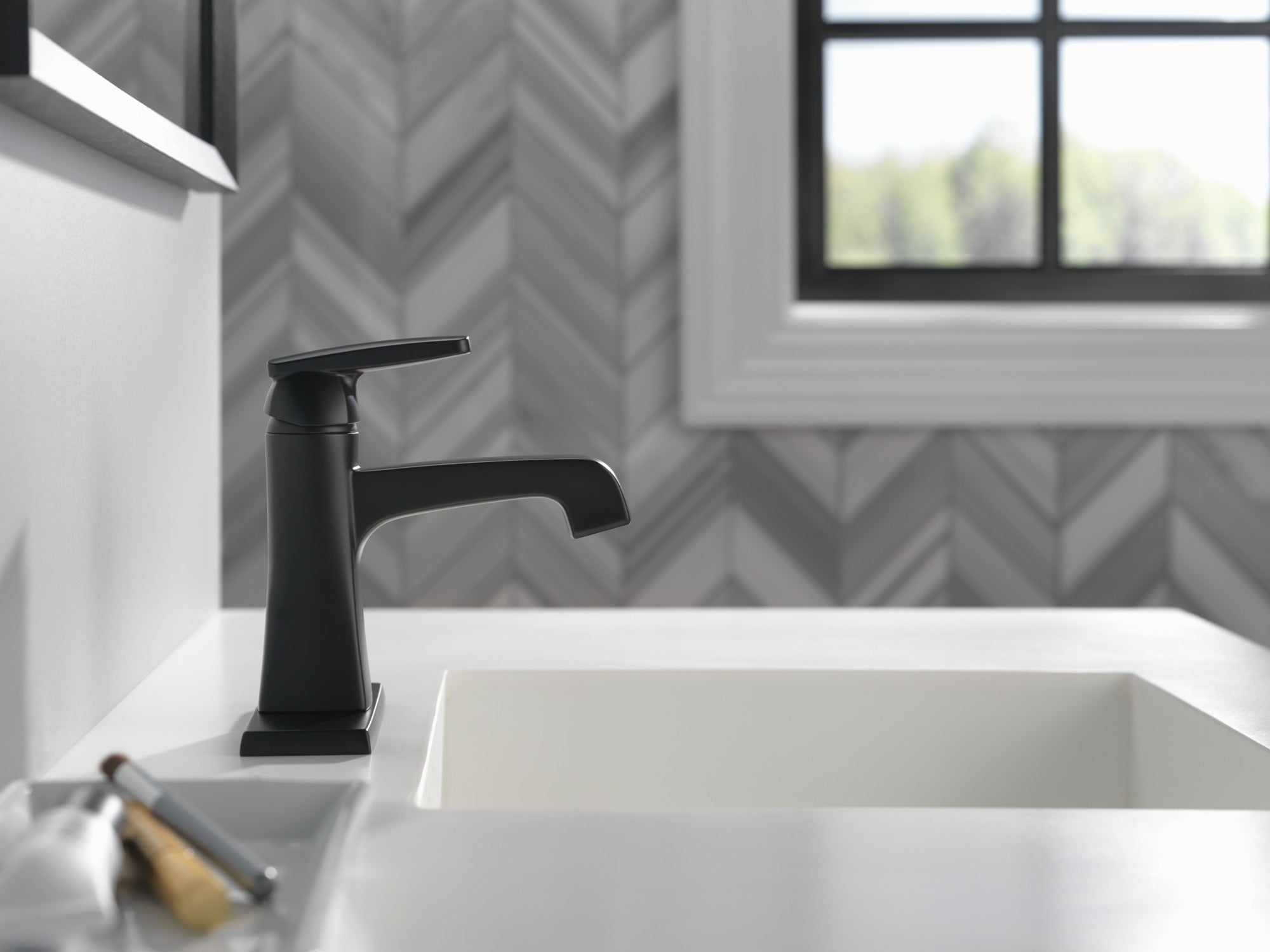 Delta Ashlyn® Single Handle Lavatory Faucet - Metal Pop-Up